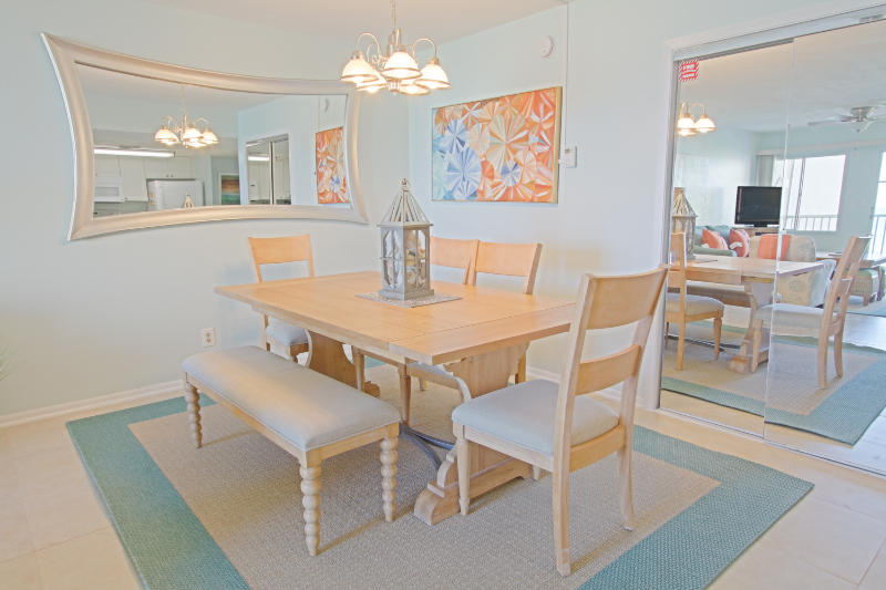 HOLIDAY SURF & RACQUET CLUB - Residential