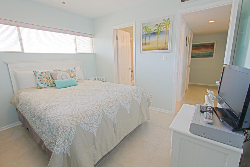 HOLIDAY SURF & RACQUET CLUB - Residential