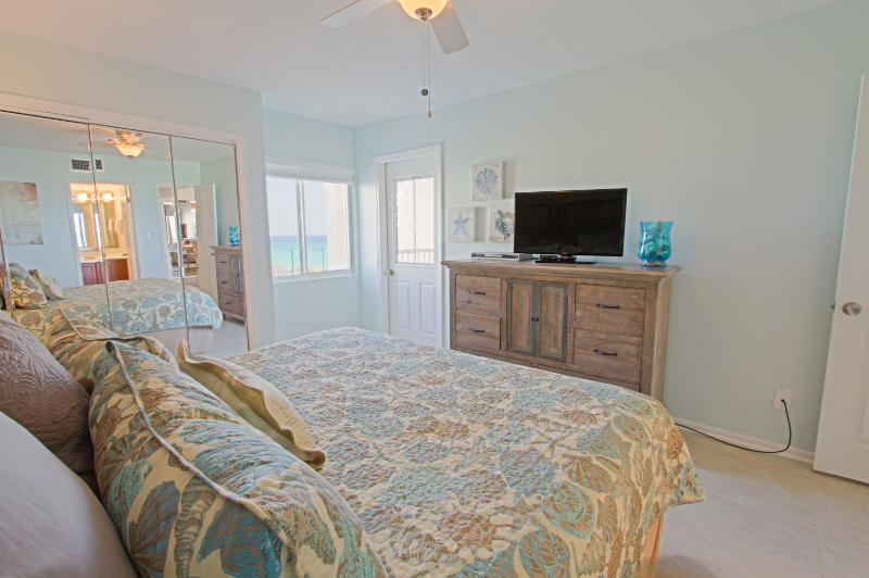 HOLIDAY SURF & RACQUET CLUB - Residential