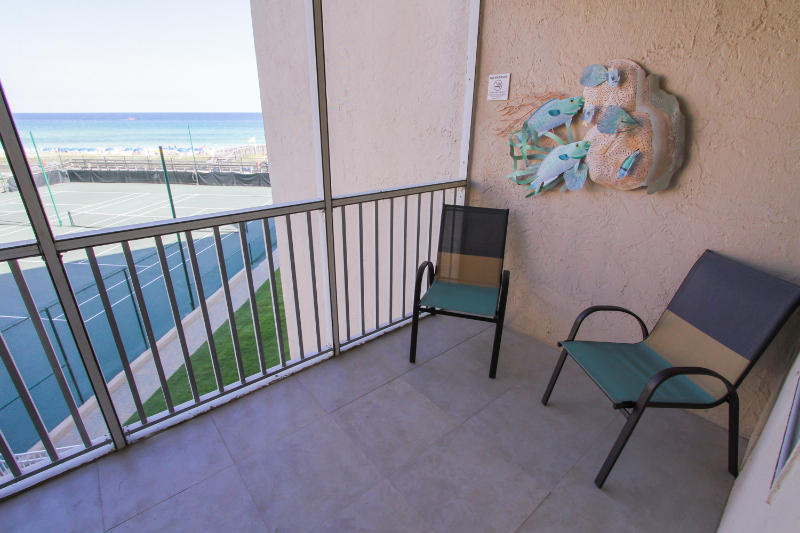 HOLIDAY SURF & RACQUET CLUB - Residential