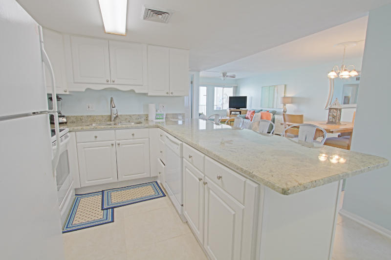 HOLIDAY SURF & RACQUET CLUB - Residential