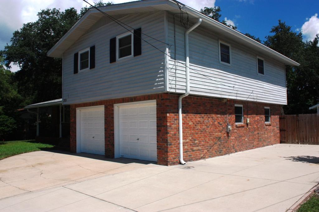 BAYOU WOODS 1ST ADDN - Residential