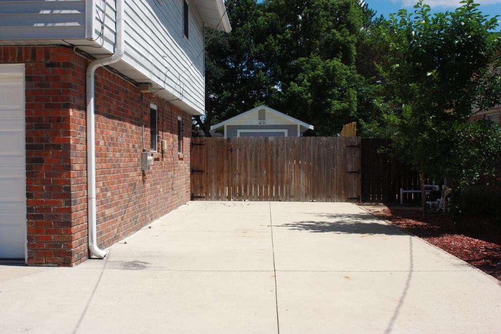 BAYOU WOODS 1ST ADDN - Residential