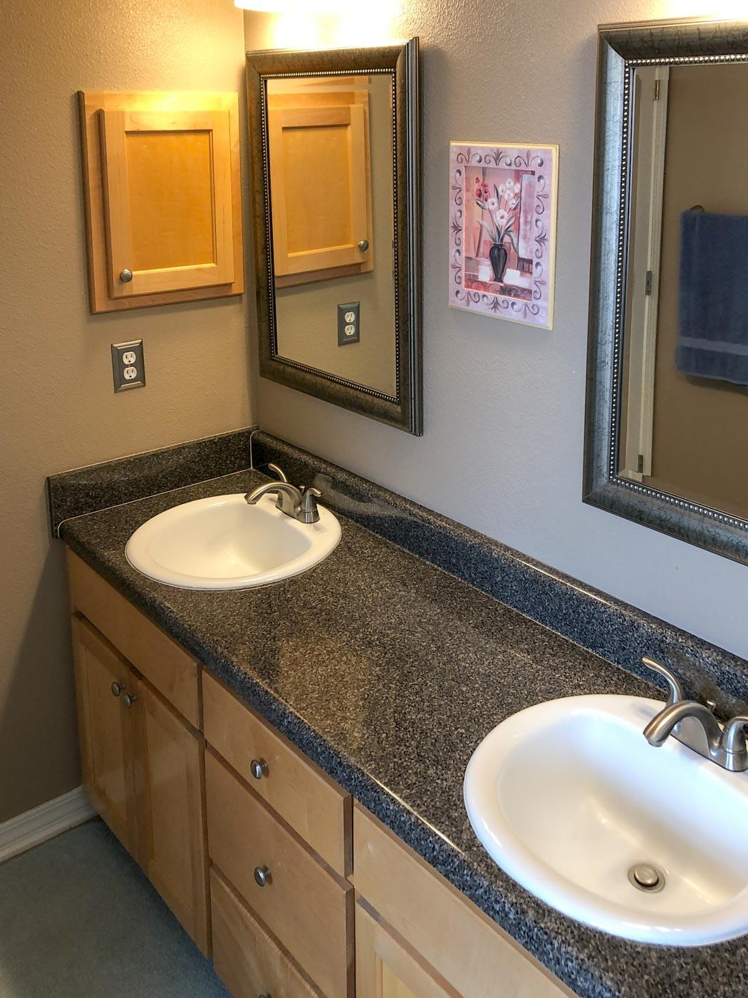 CREETWOOD VILLAGE BLK C LOT3 AS DES IN OR 3187 PG 471 - Residential