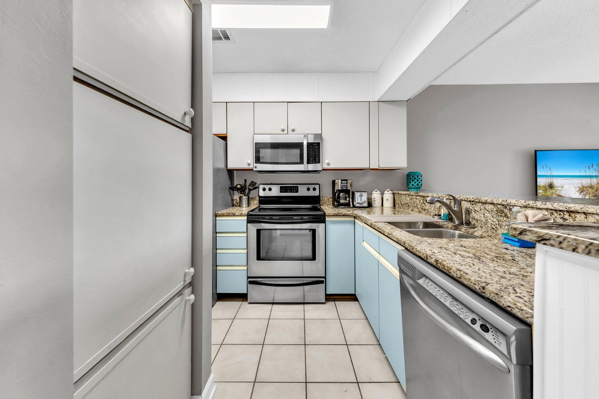 LAKESIDE CONDO AT BLUEWATER BAY - Residential