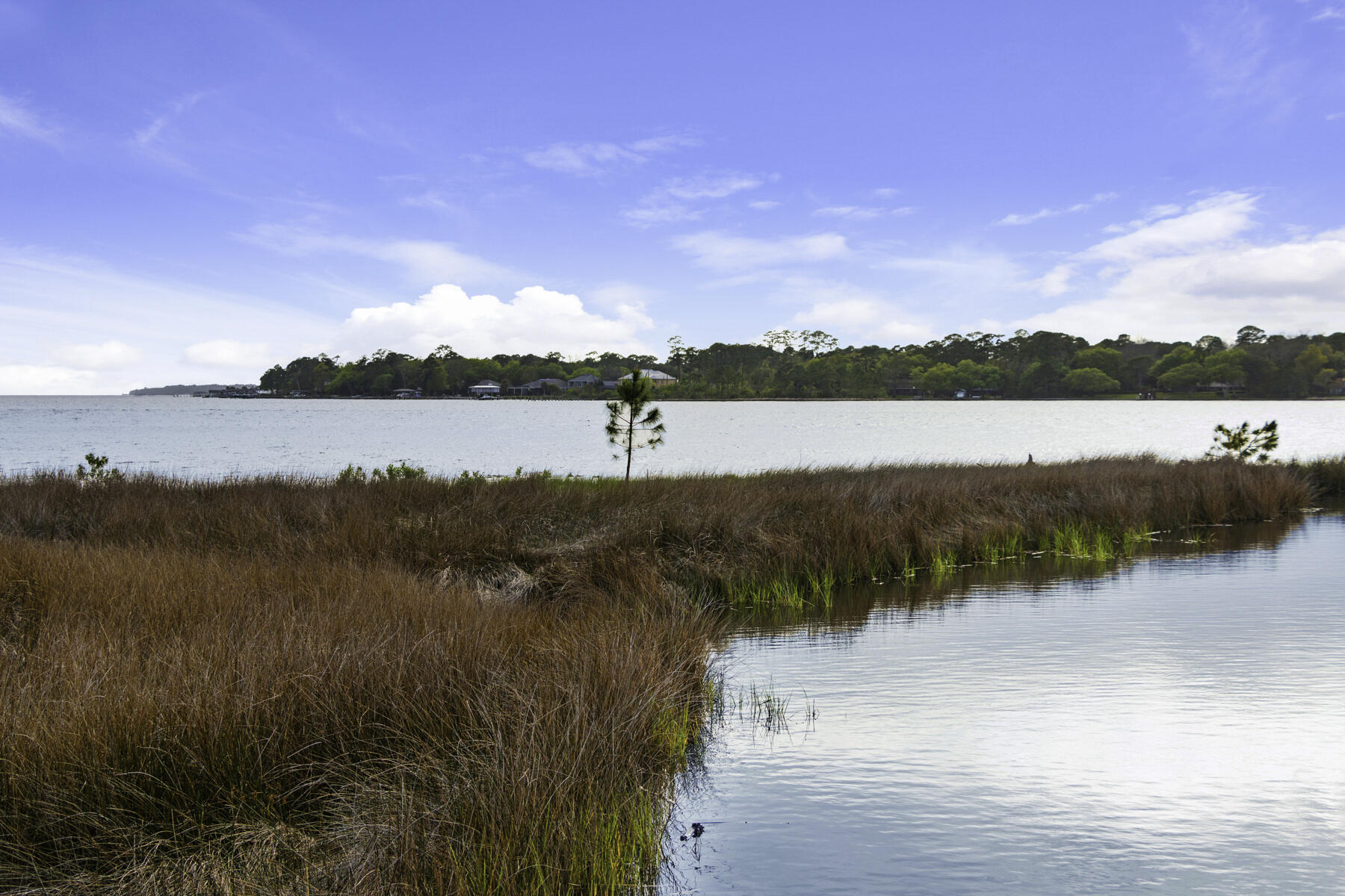LAKESIDE CONDO AT BLUEWATER BAY - Residential