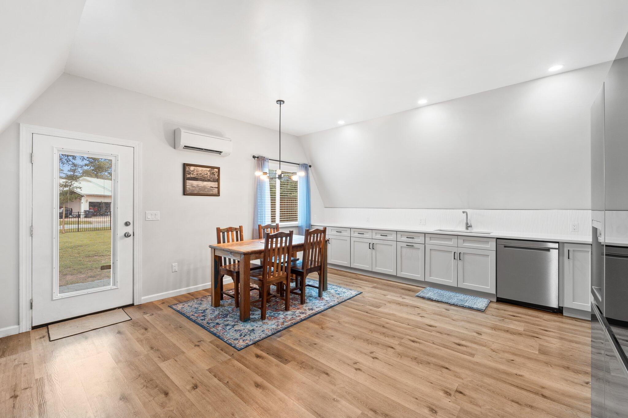 EMERALD SHORES - Residential