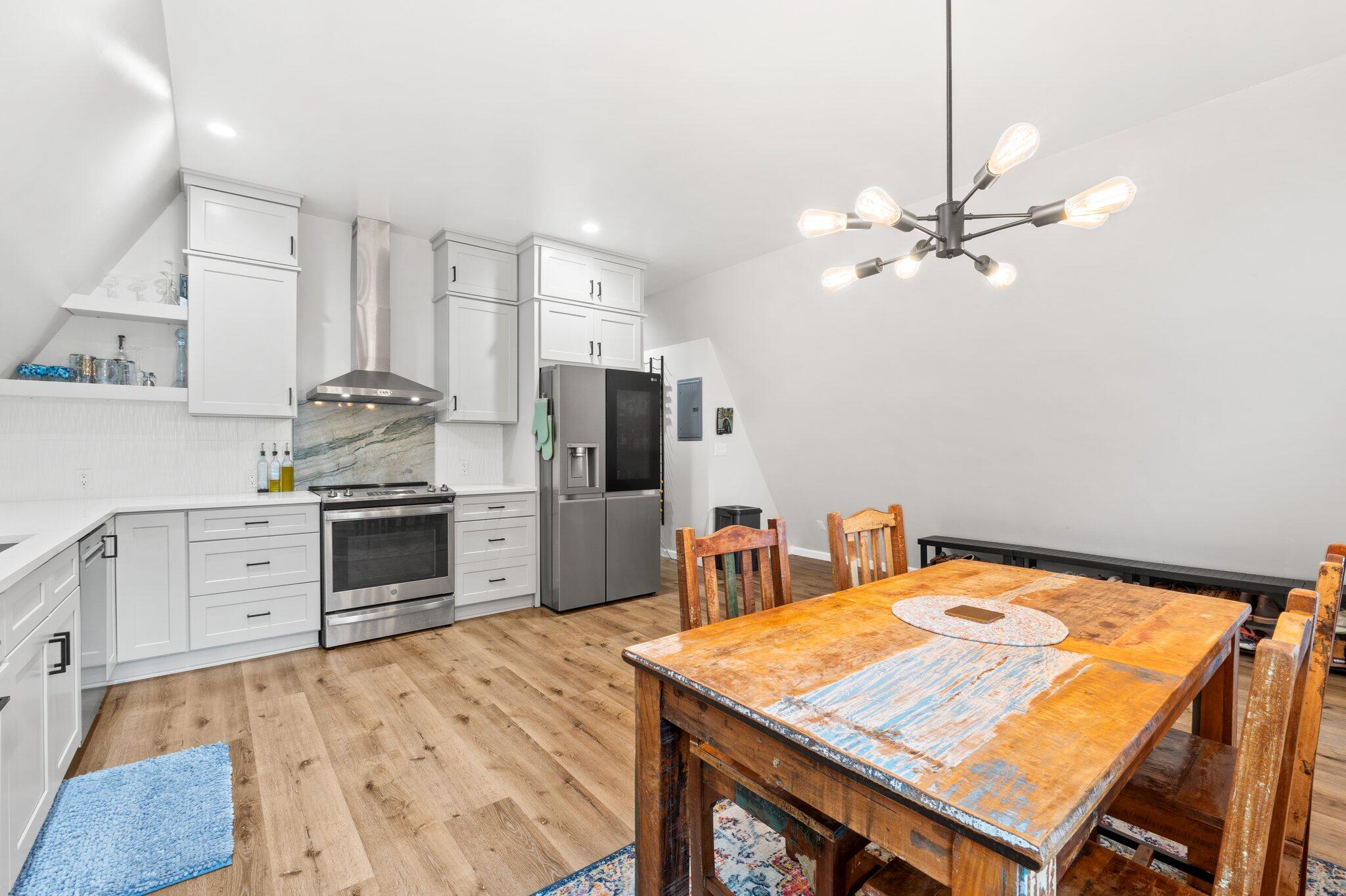 EMERALD SHORES - Residential