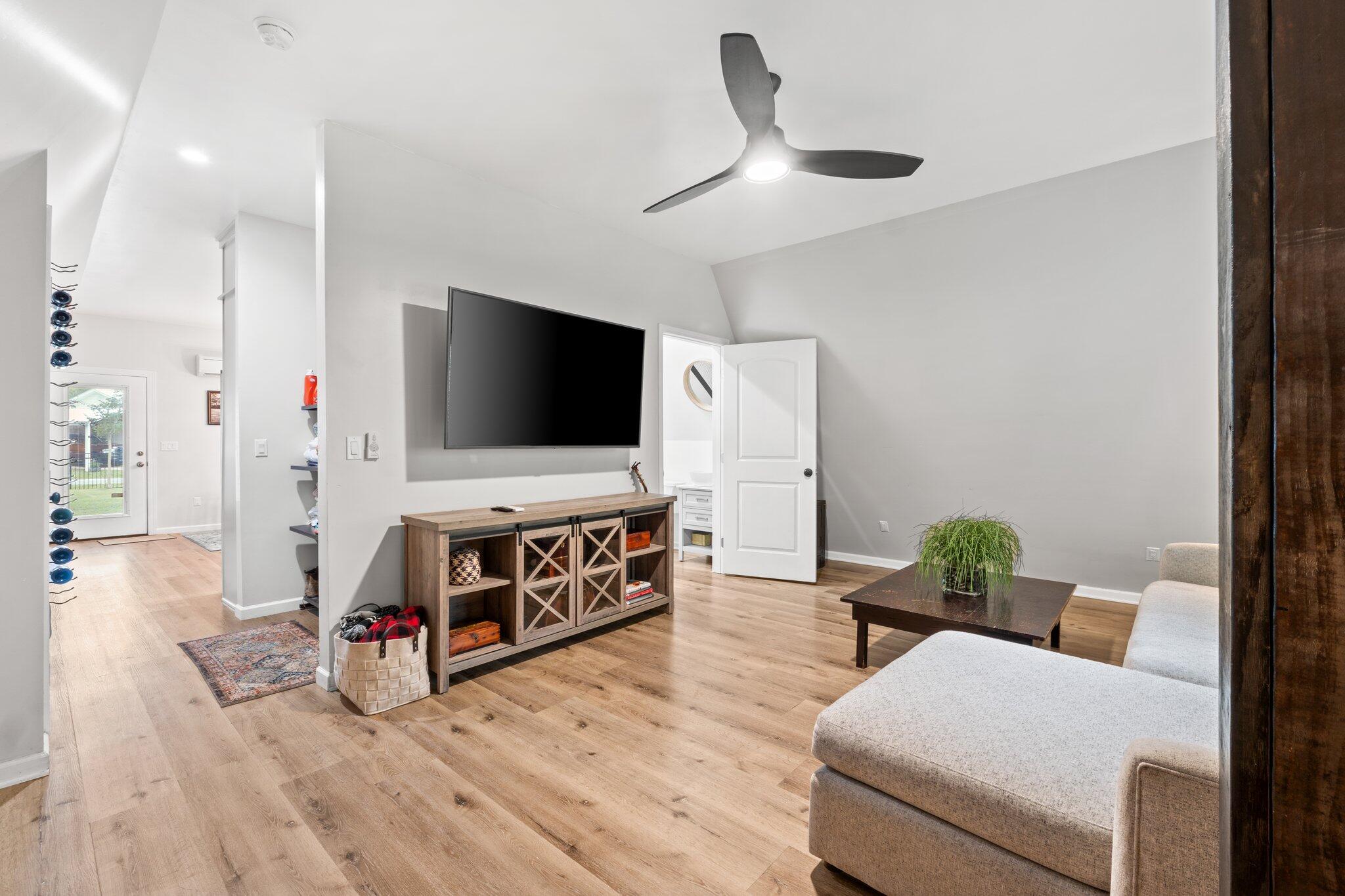 EMERALD SHORES - Residential