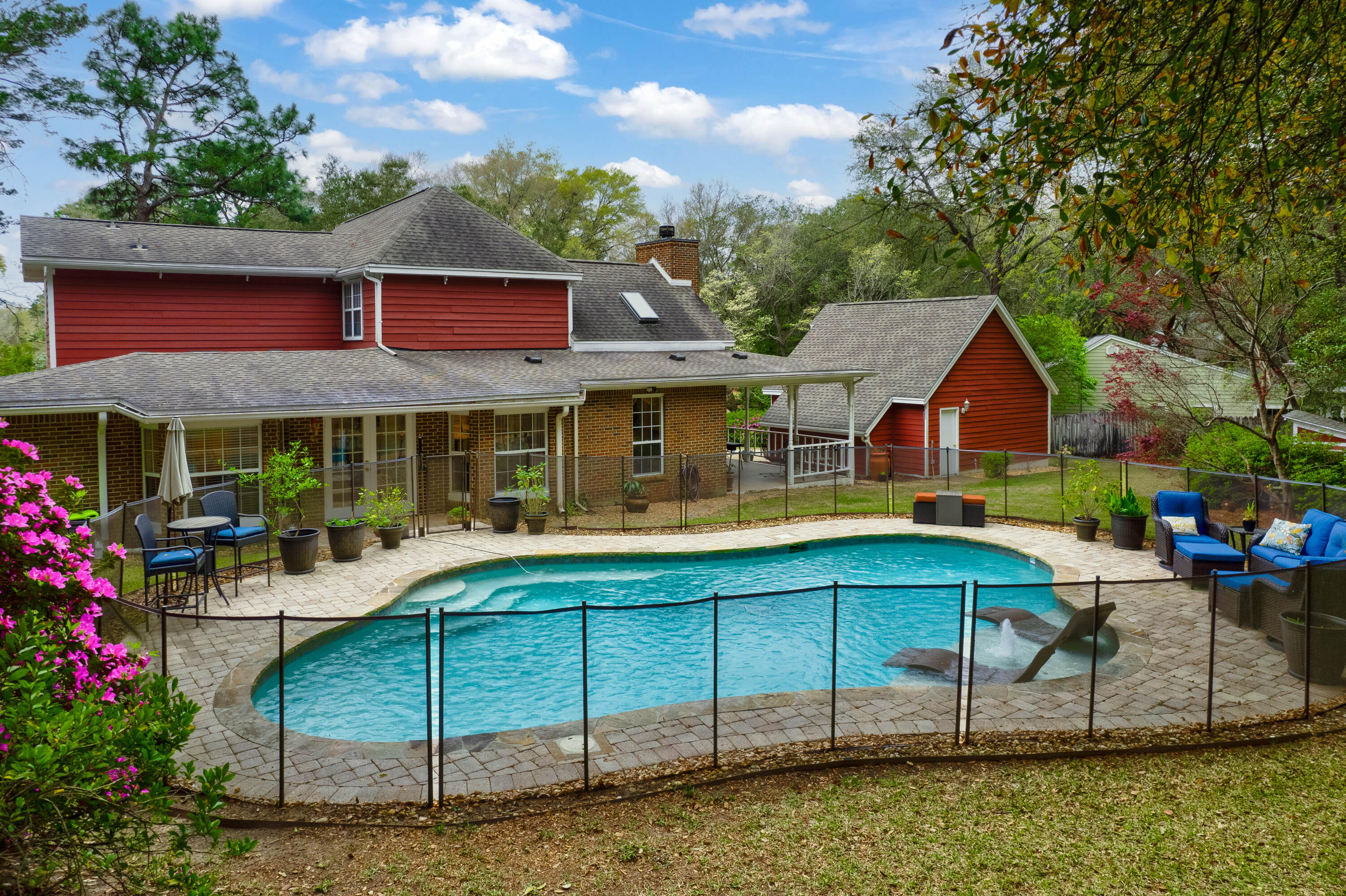 LE CHATEAU - Residential