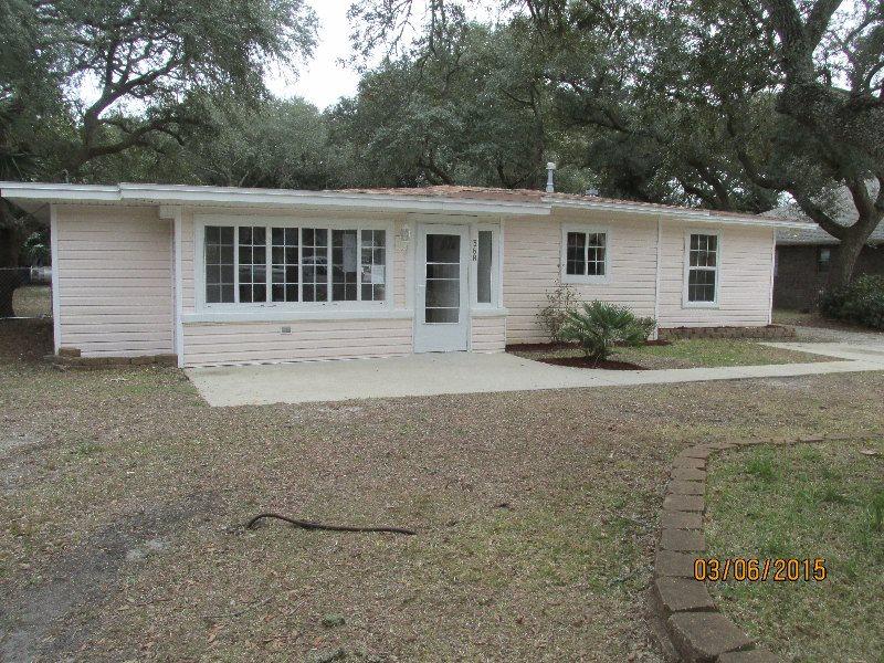 Great starter home in the heart of FWB. This is not a 1950 home. In fact, property appraiser shows and effective age of 1965. Interior freshly painted. New carpet. New appliances. Detached 2-car garage. new lawn pump. New doors throughout the interior. New light fixtures. Gas fireplace. Move-in ready. Square footage taken from property appraiser website. DON'T WAIT...YOU'LL BE TOOO LATE!
