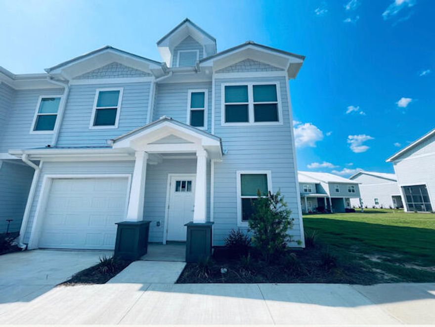 Gorgeous 3 bedroom 2.5 bath townhome located in the heart of Freeport! Beautiful LVP wood floors throughout the property. Windows brighten up the living room and kitchen with quartz countertops & stainless steel appliances. Half bath off the kitchen for easy access. Enjoy the bonus area that can be used for small office, reading nook or kids play area. Upstairs has large Master suite with large closets and master bath with double vanity. Two spacious guest bedroom  Enjoy the screened-in back porch without worrying about bugs or unpredictable weather.