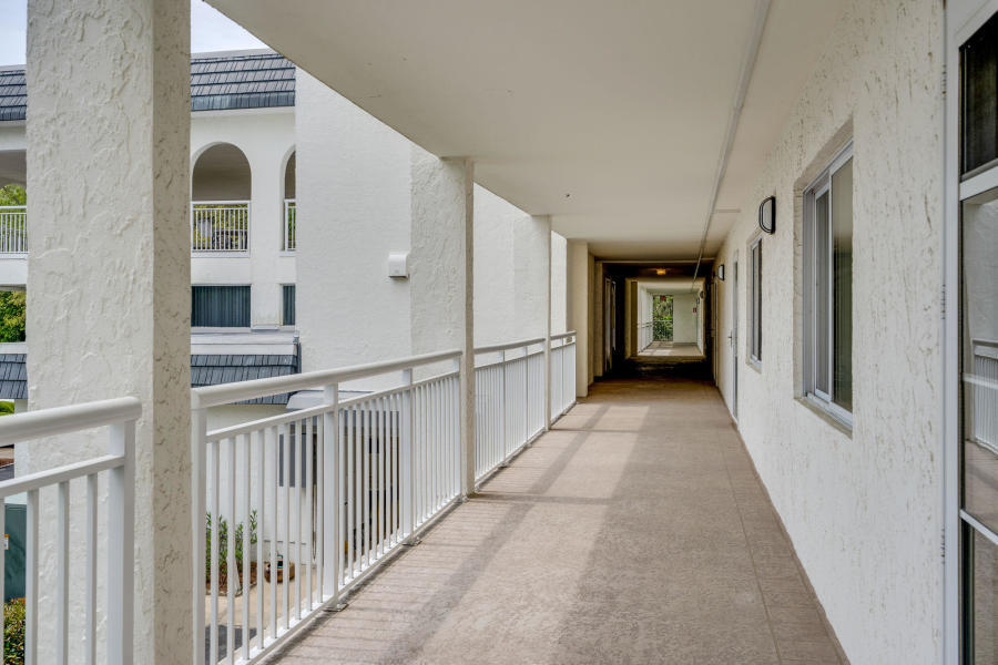 VALENCIA CONDO - Residential