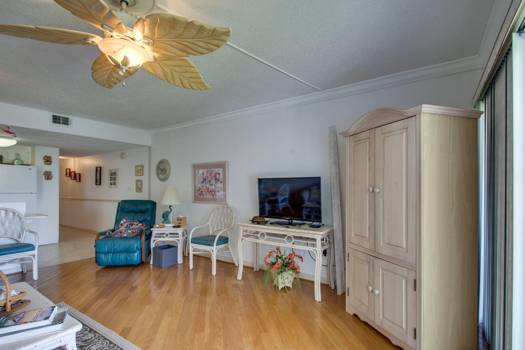 VALENCIA CONDO - Residential