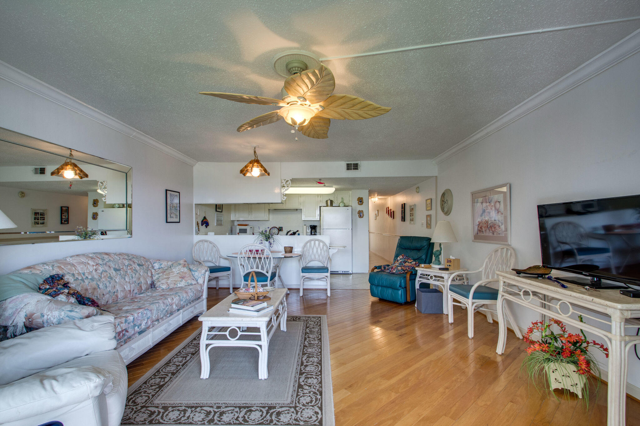 VALENCIA CONDO - Residential