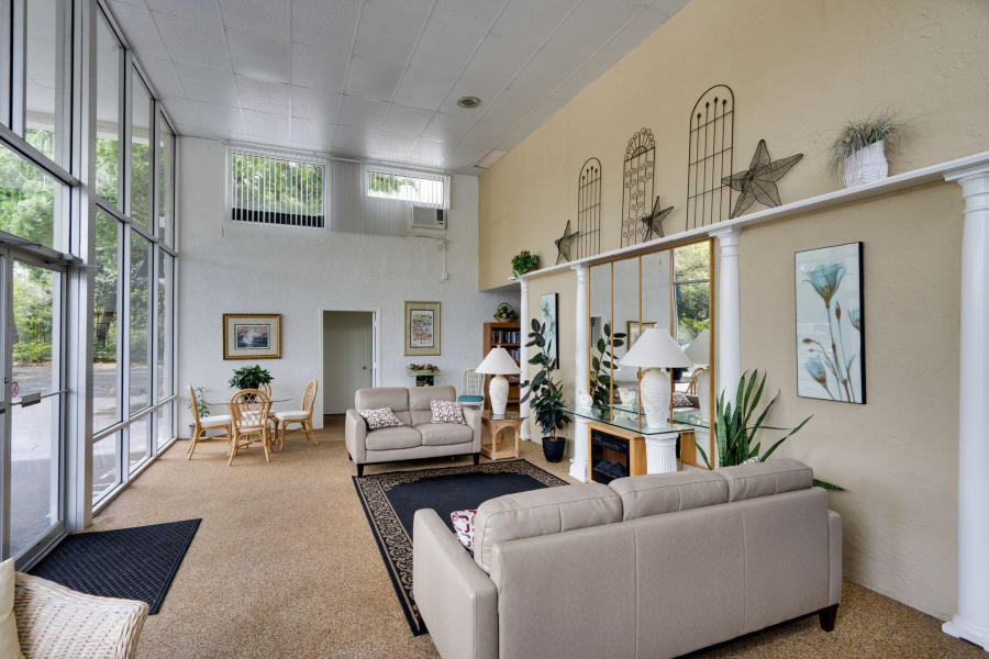 VALENCIA CONDO - Residential