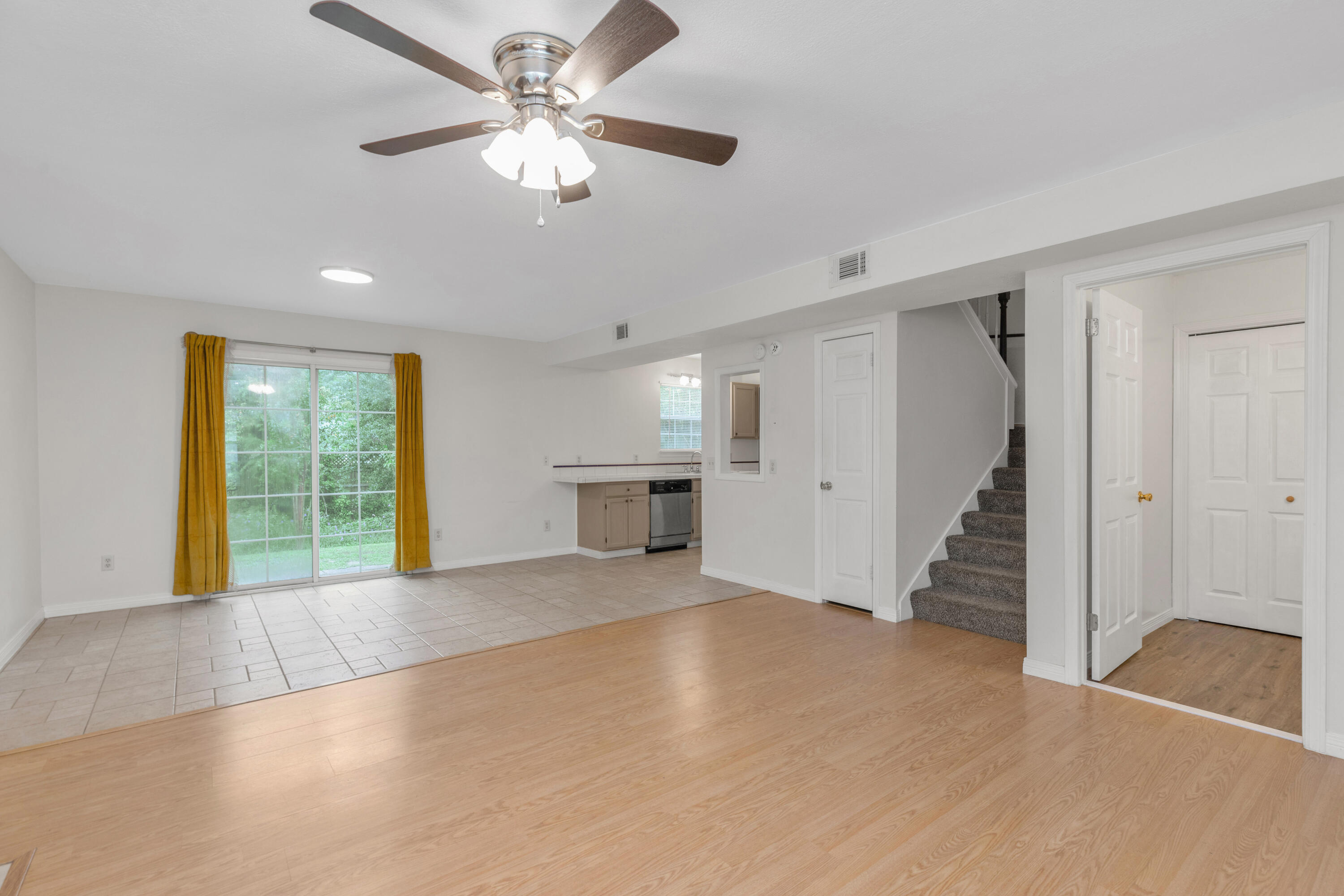 CHARLESTON - Residential