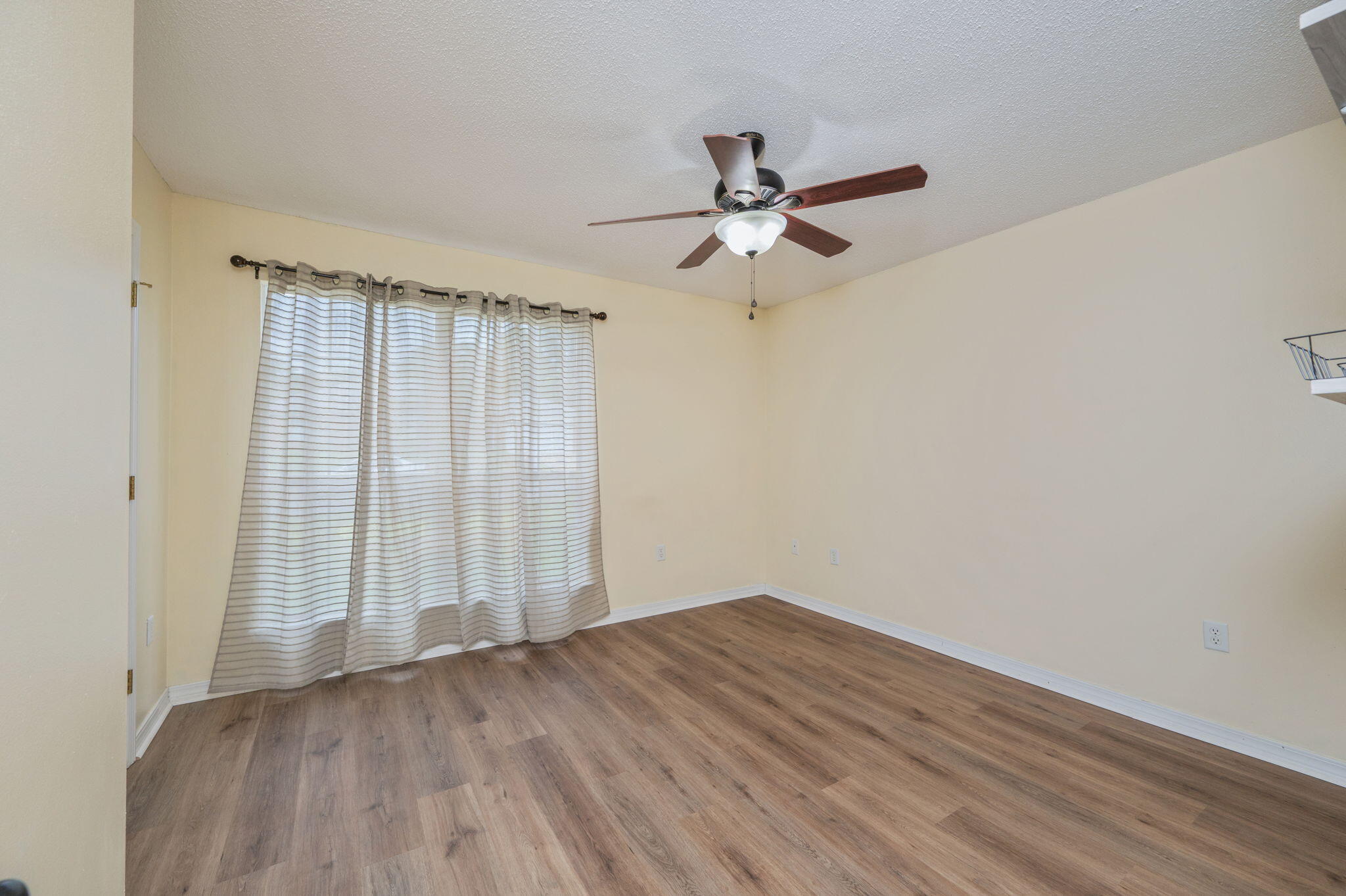 BROOKE ESTATES PH I - Residential