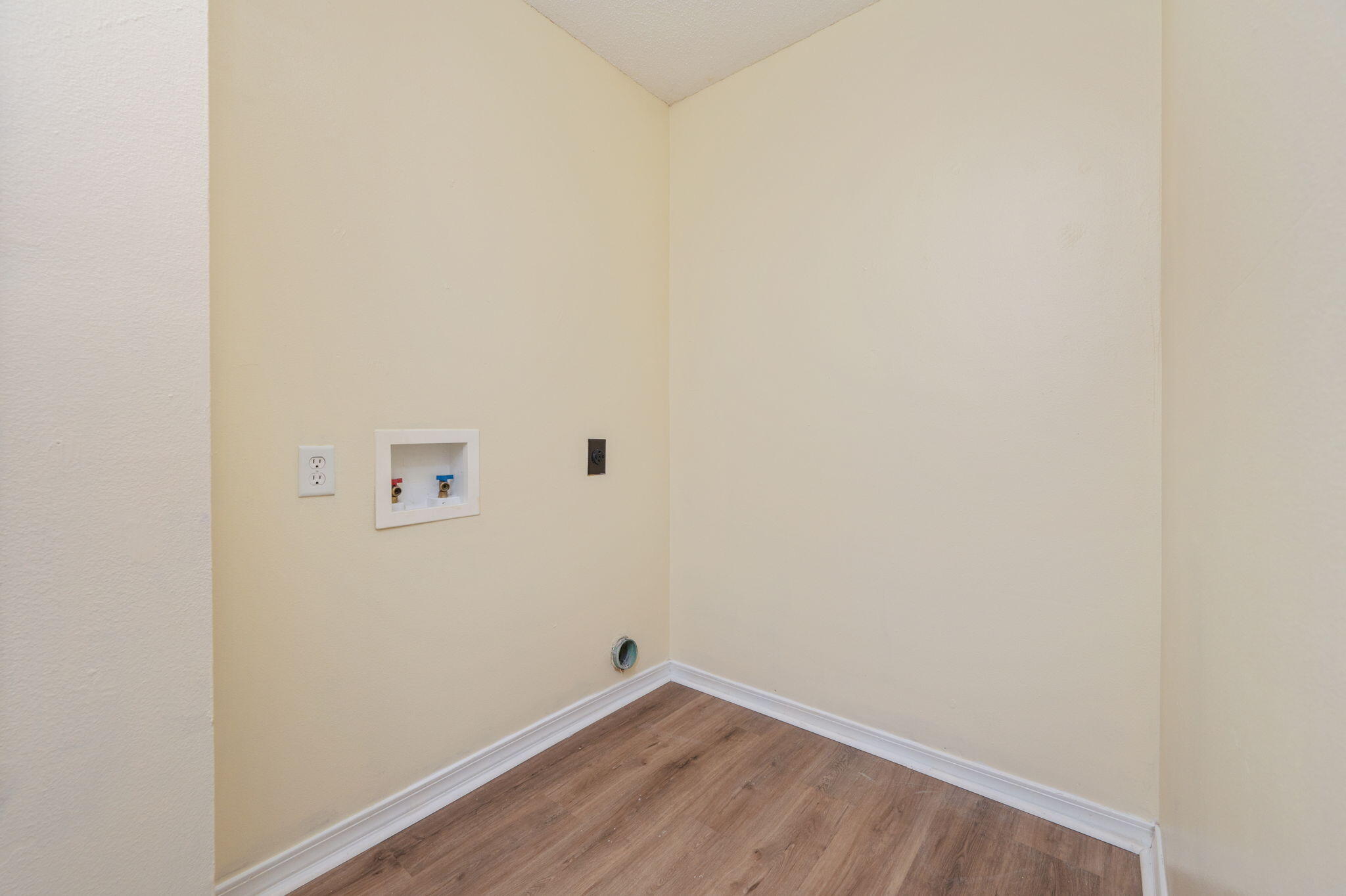 BROOKE ESTATES PH I - Residential