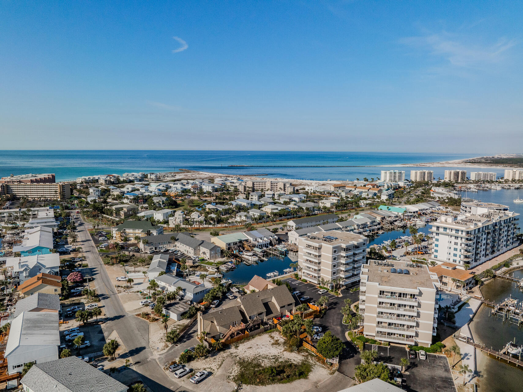 Court Del Mar - Residential
