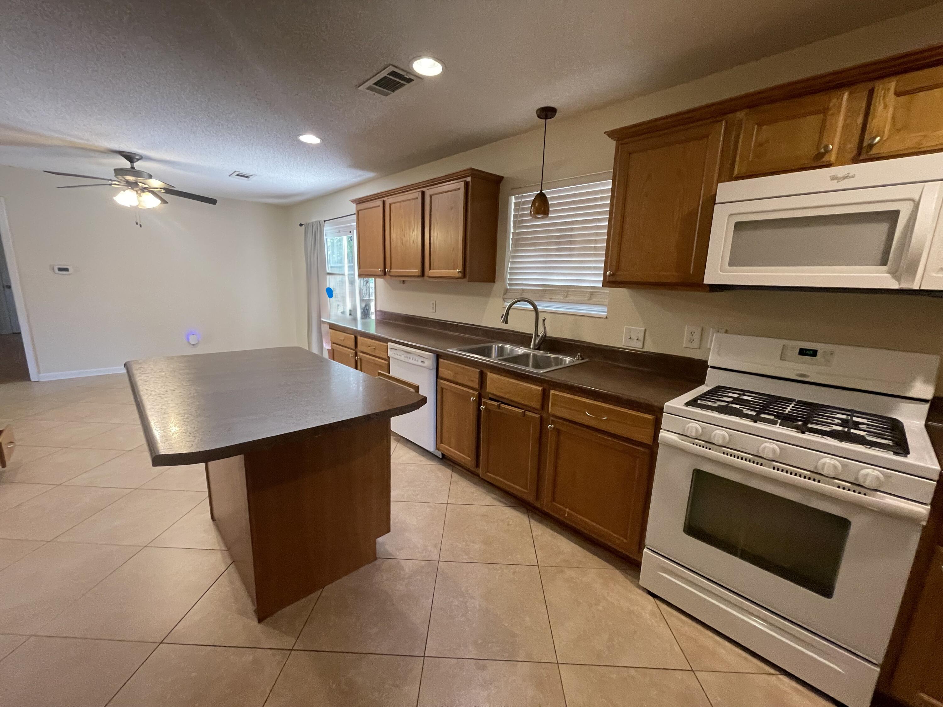 PINE LAKE S/D - Residential Lease
