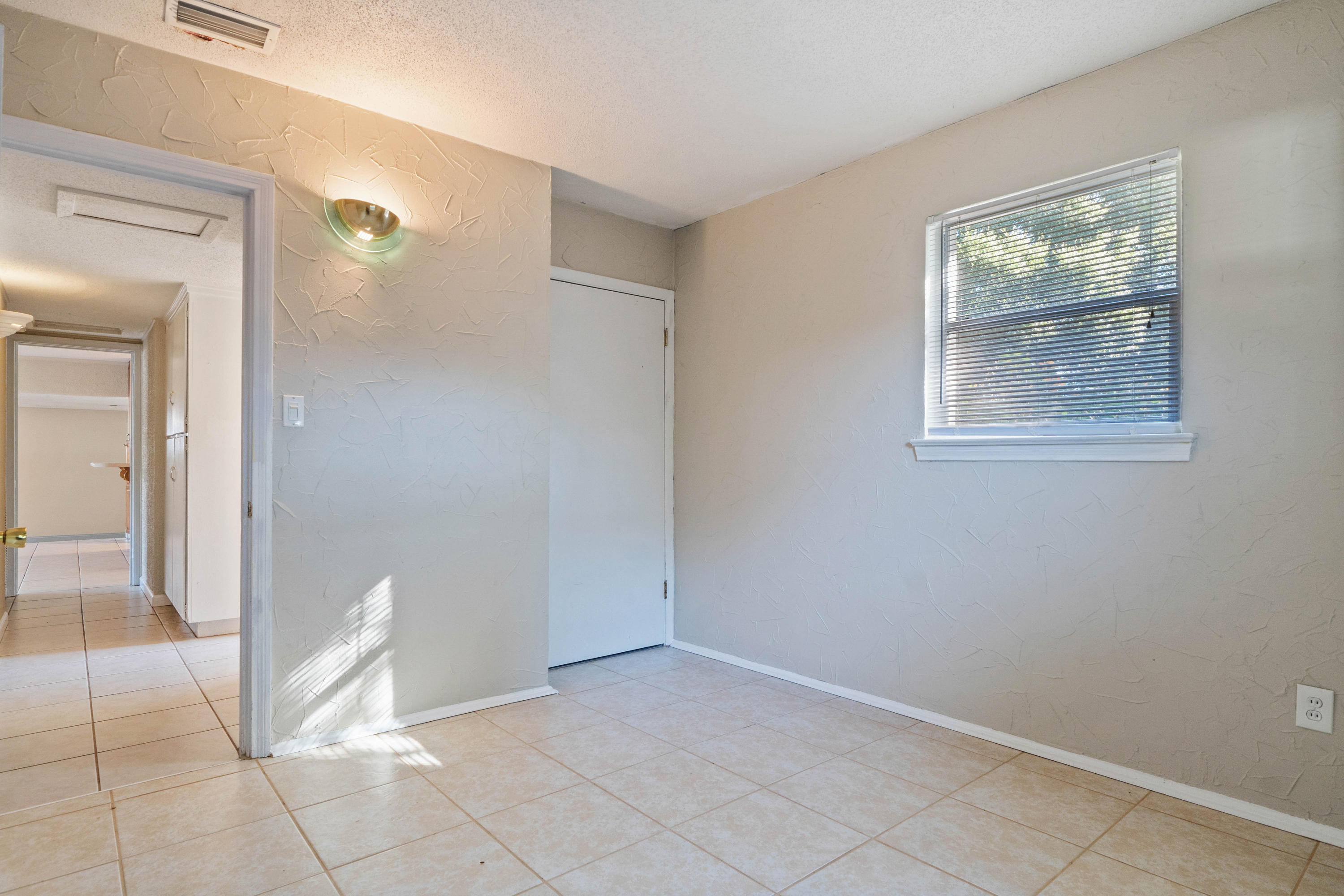 ELLIOTTS POINT 7TH ADDN - Residential