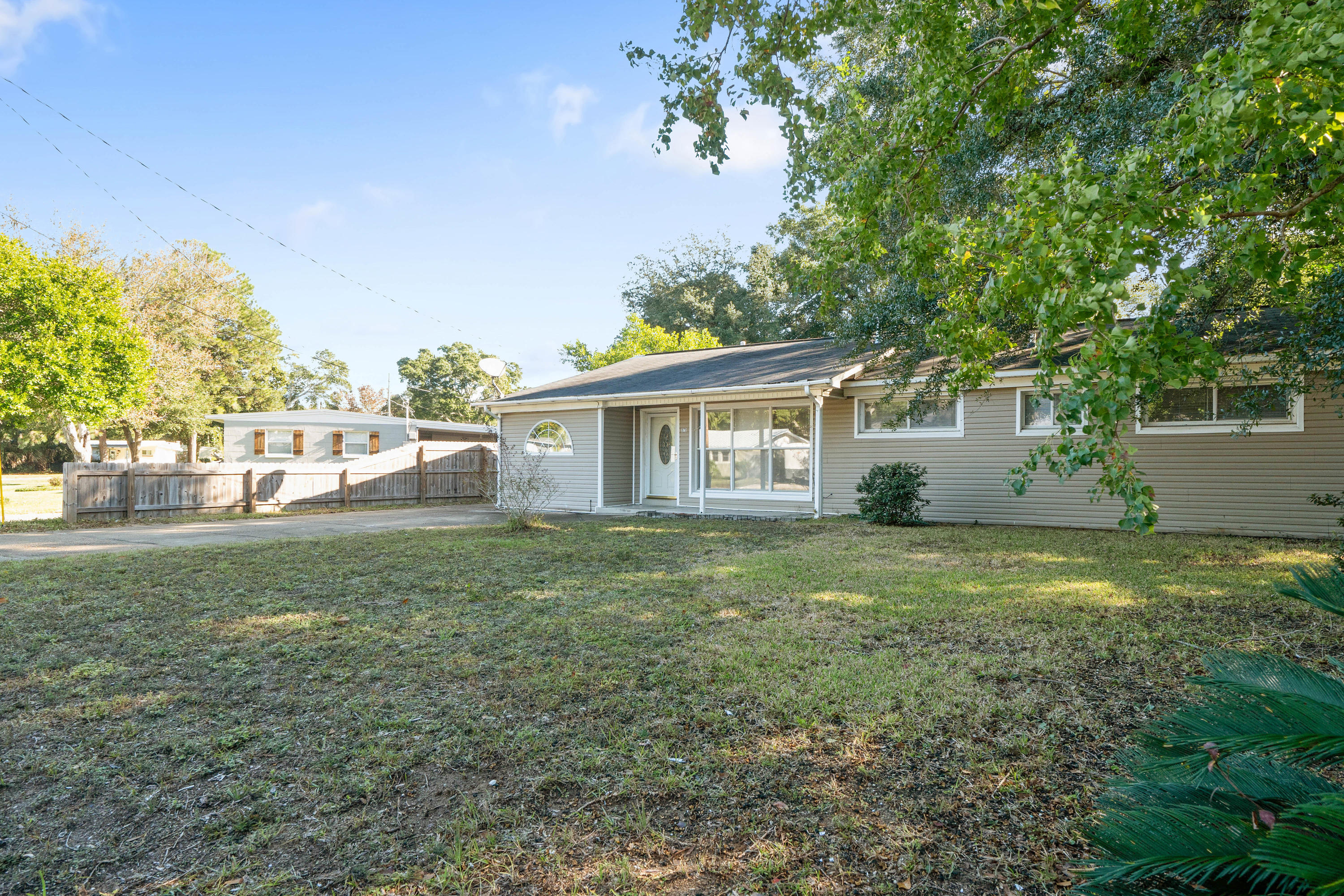 ELLIOTTS POINT 7TH ADDN - Residential