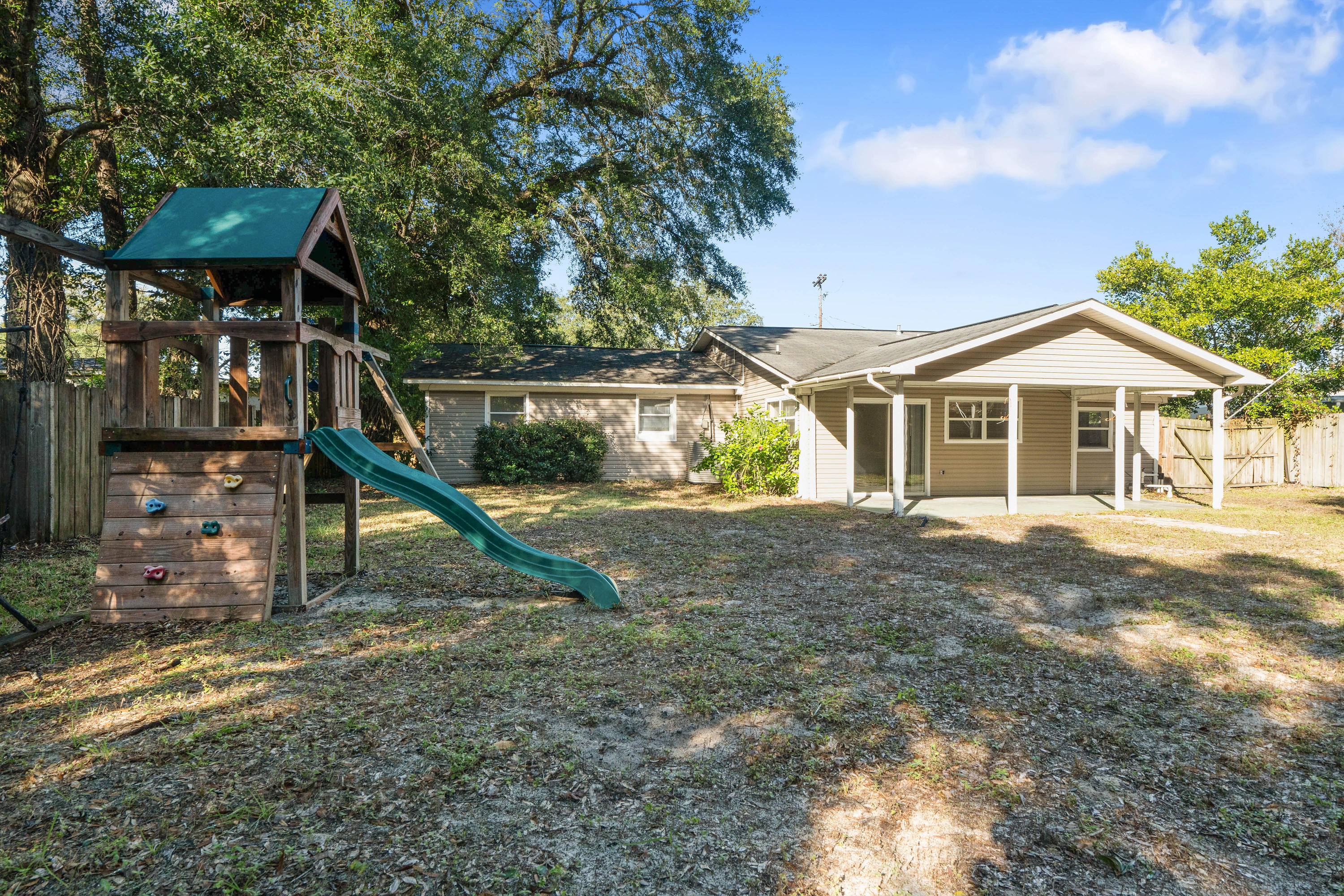 ELLIOTTS POINT 7TH ADDN - Residential