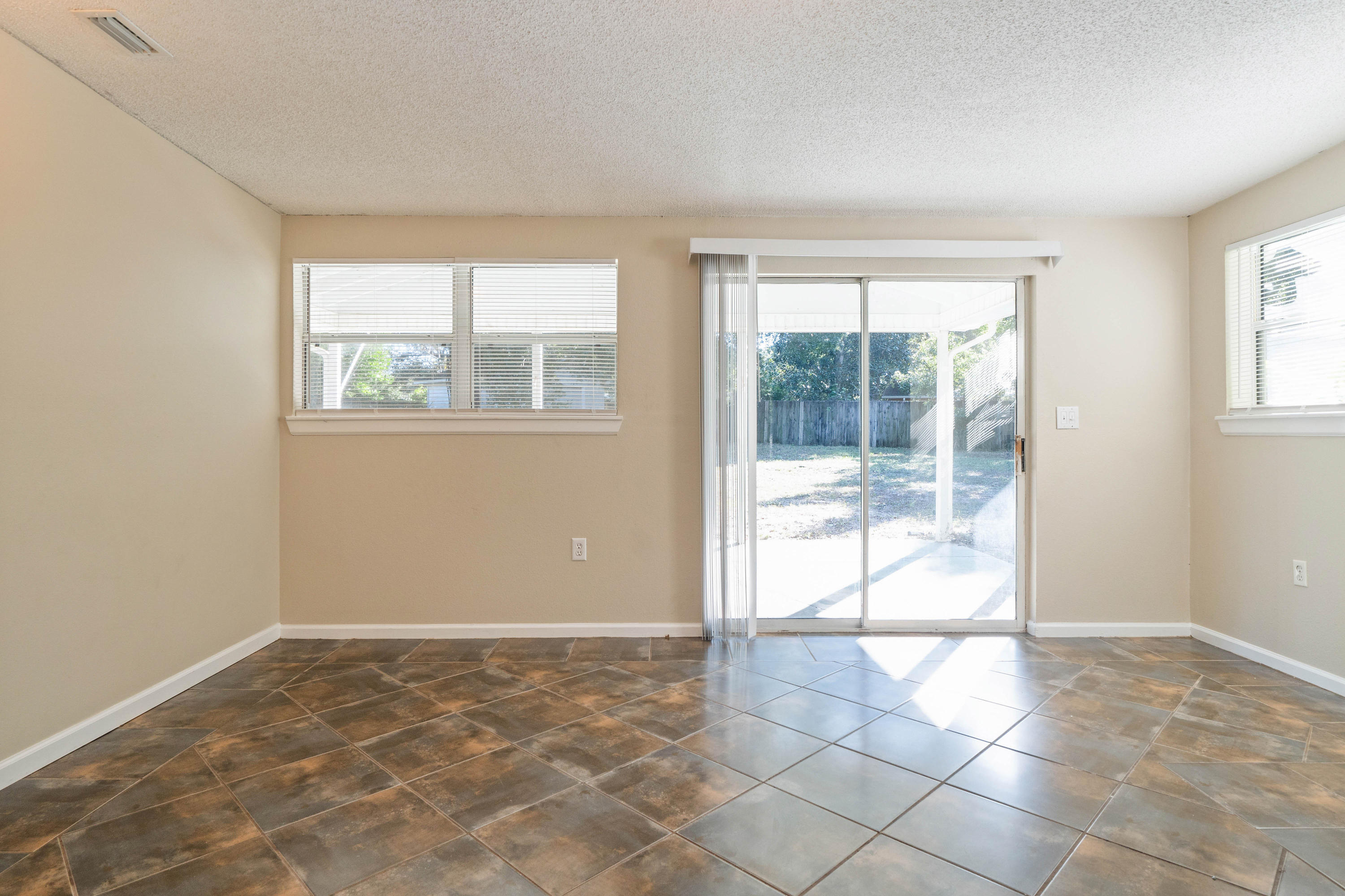 ELLIOTTS POINT 7TH ADDN - Residential