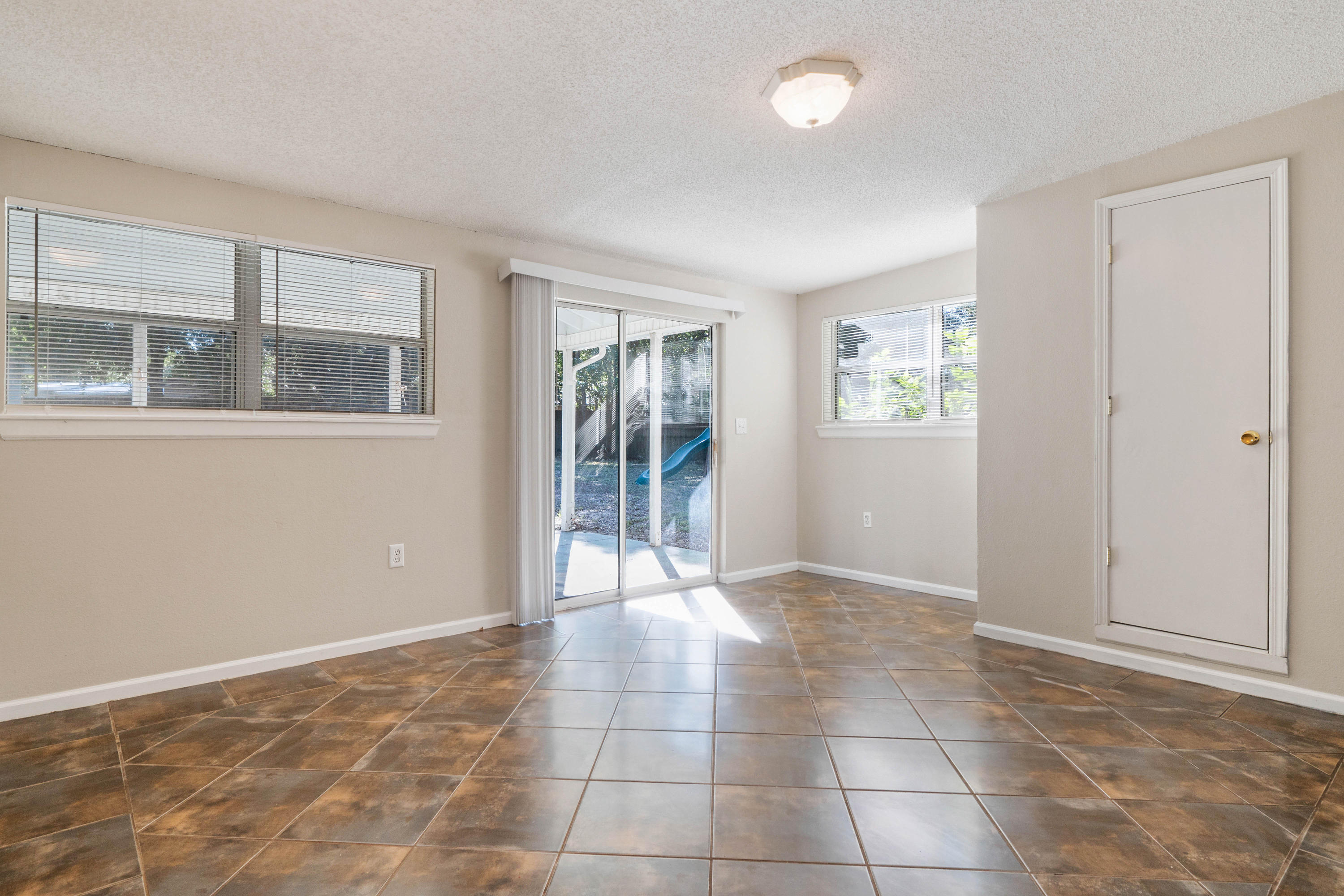 ELLIOTTS POINT 7TH ADDN - Residential