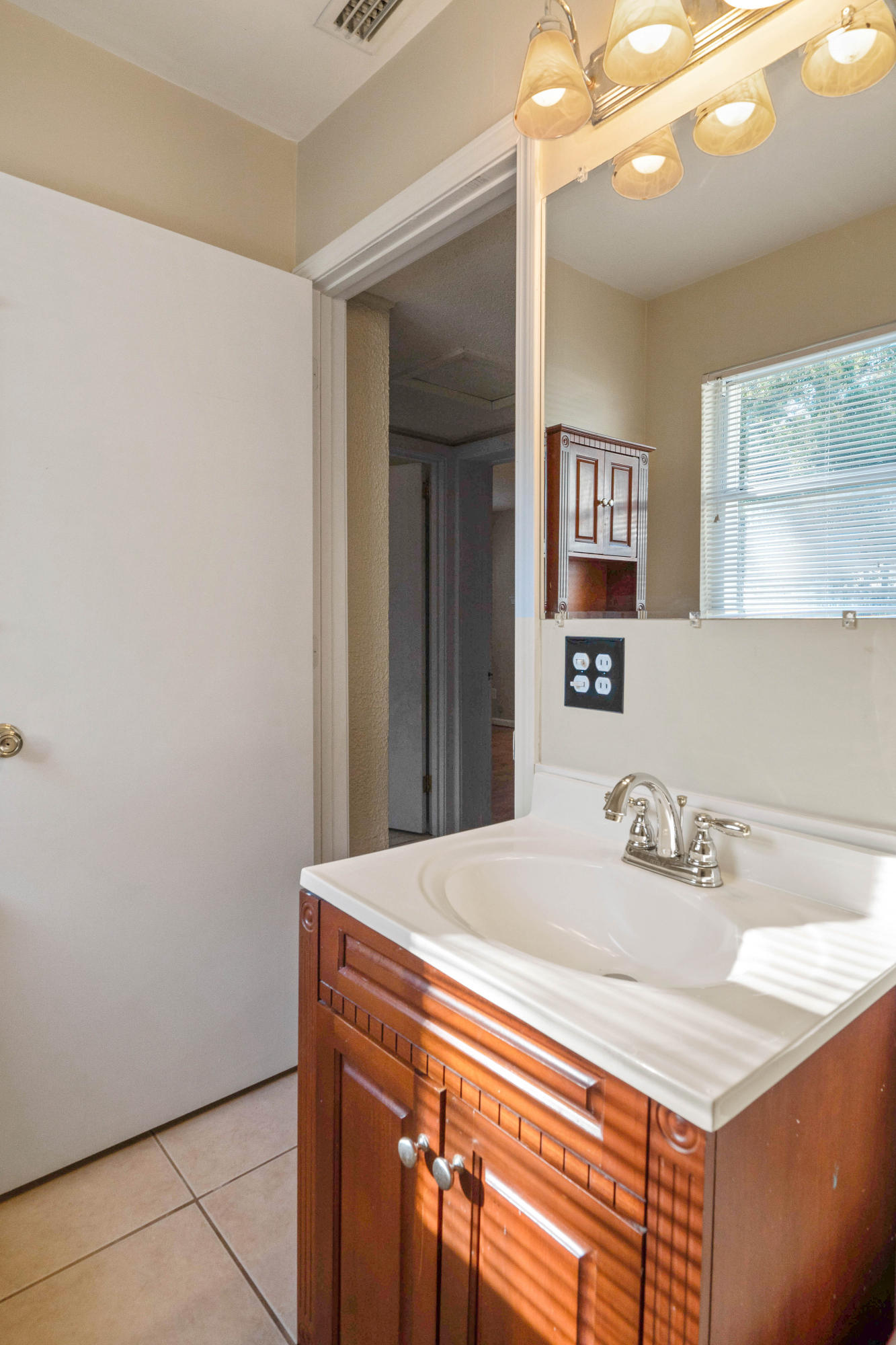 ELLIOTTS POINT 7TH ADDN - Residential