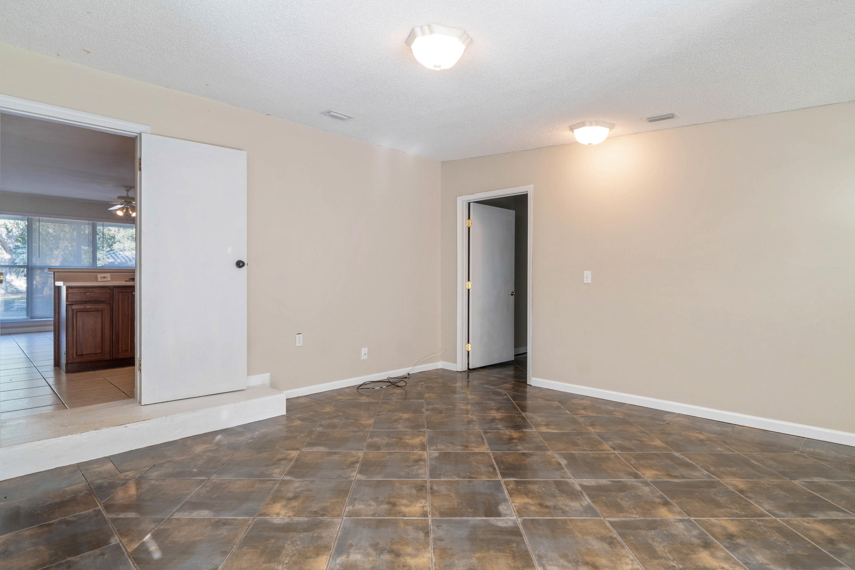 ELLIOTTS POINT 7TH ADDN - Residential