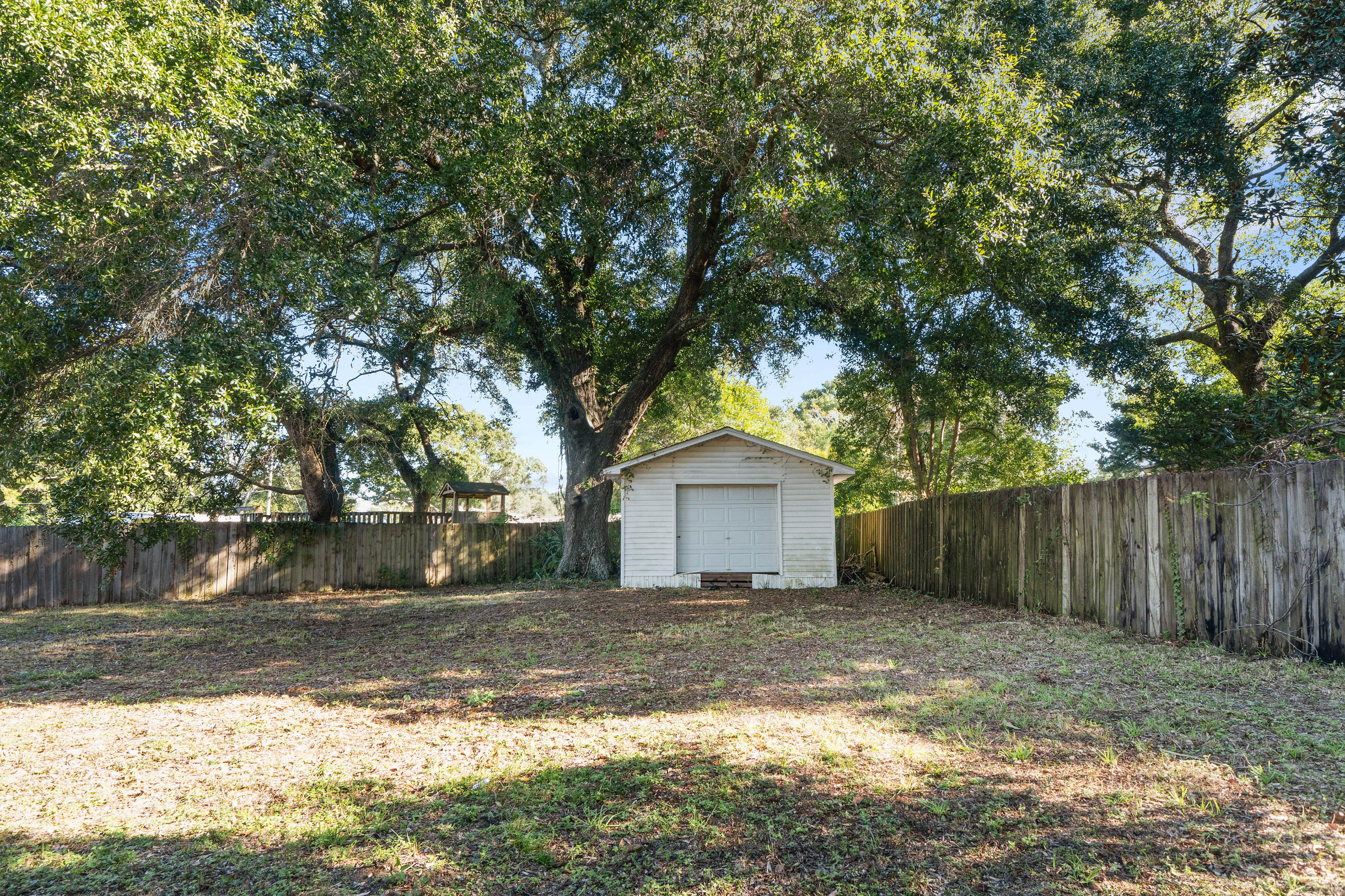 ELLIOTTS POINT 7TH ADDN - Residential