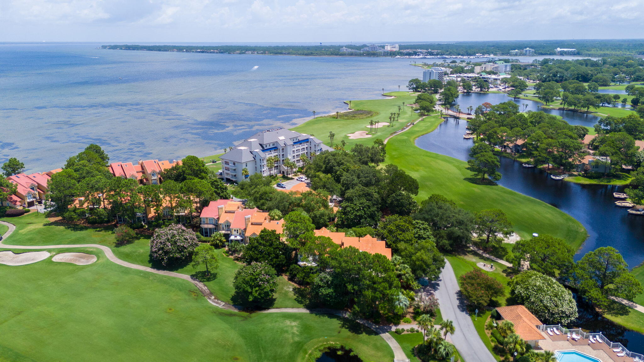 VANTAGE POINTE - Residential