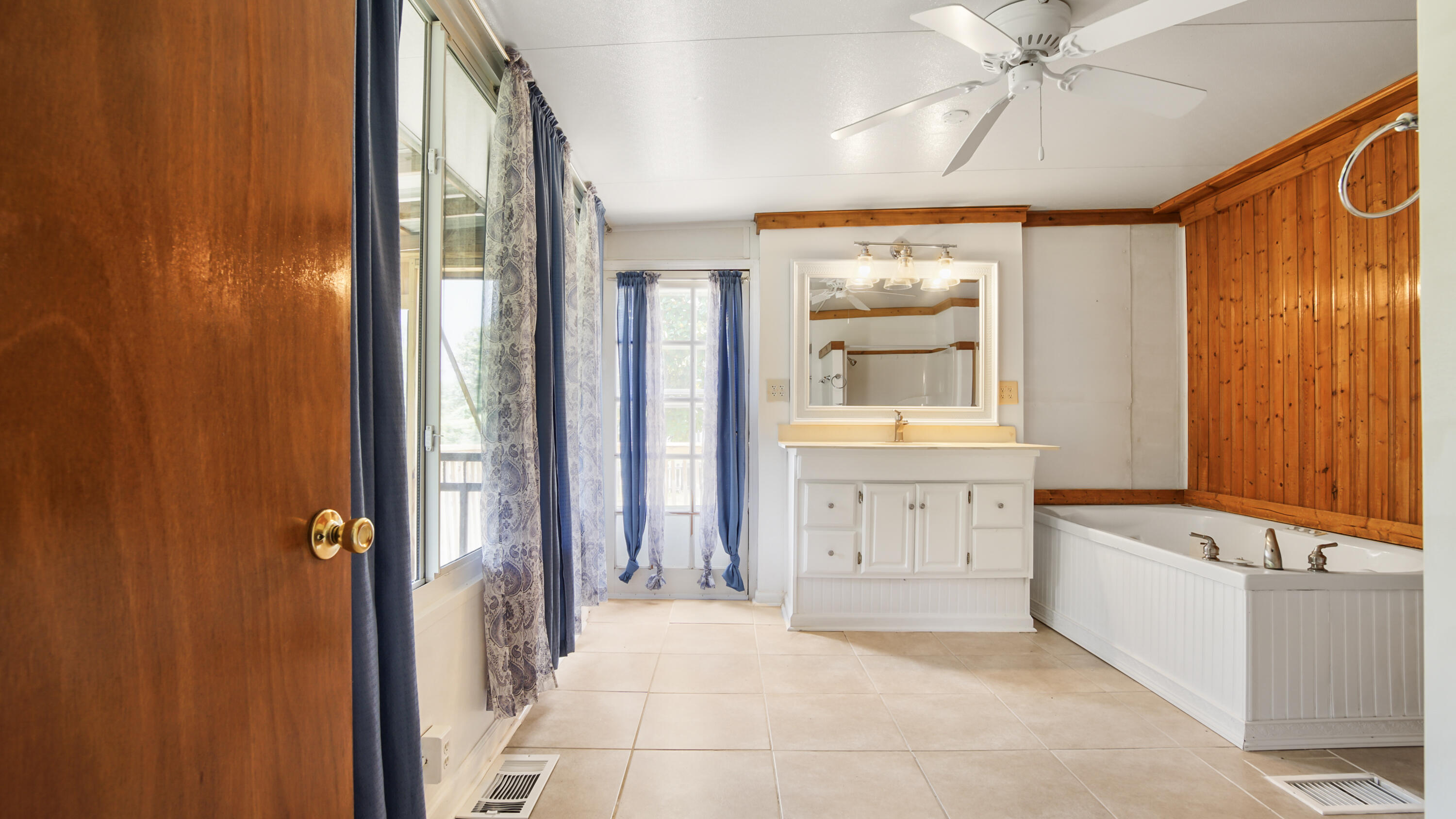 NO RECORDED SUBDIVISION - Residential