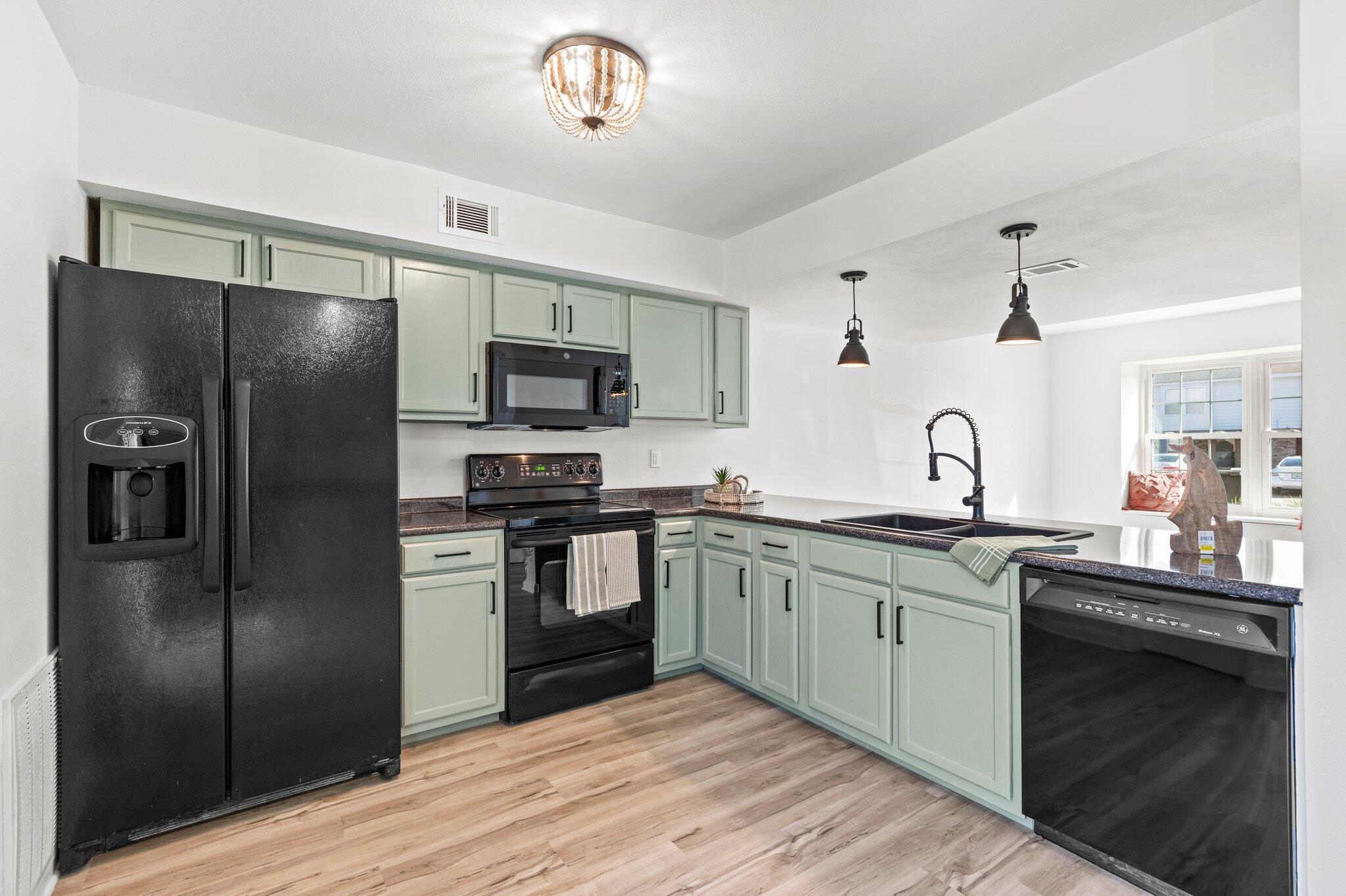 VIKING MANOR PH 1 - Residential