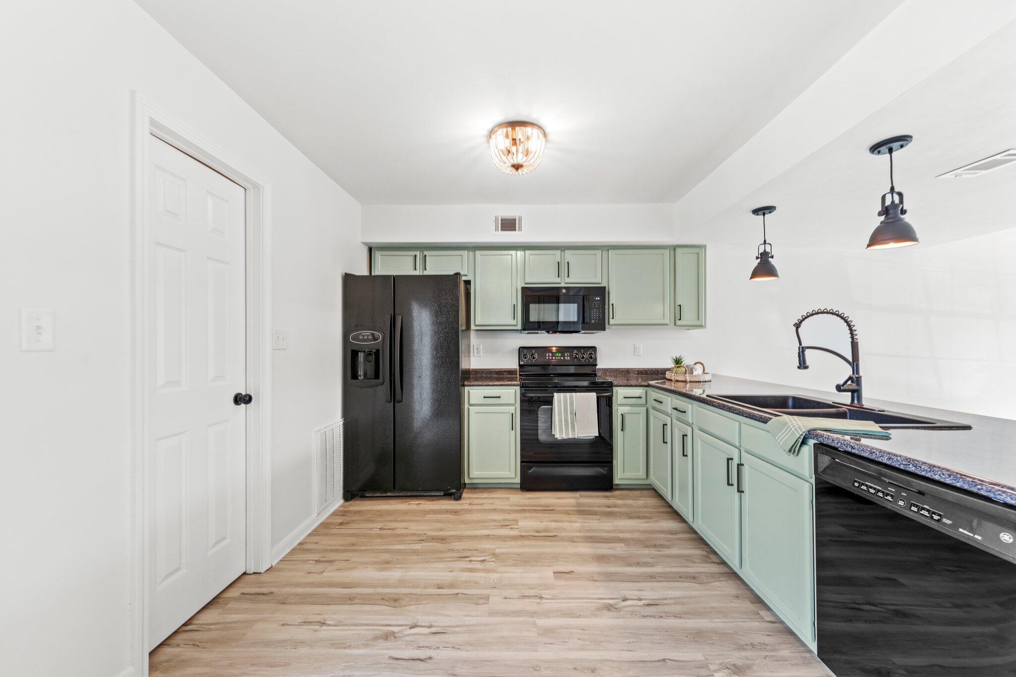 VIKING MANOR PH 1 - Residential