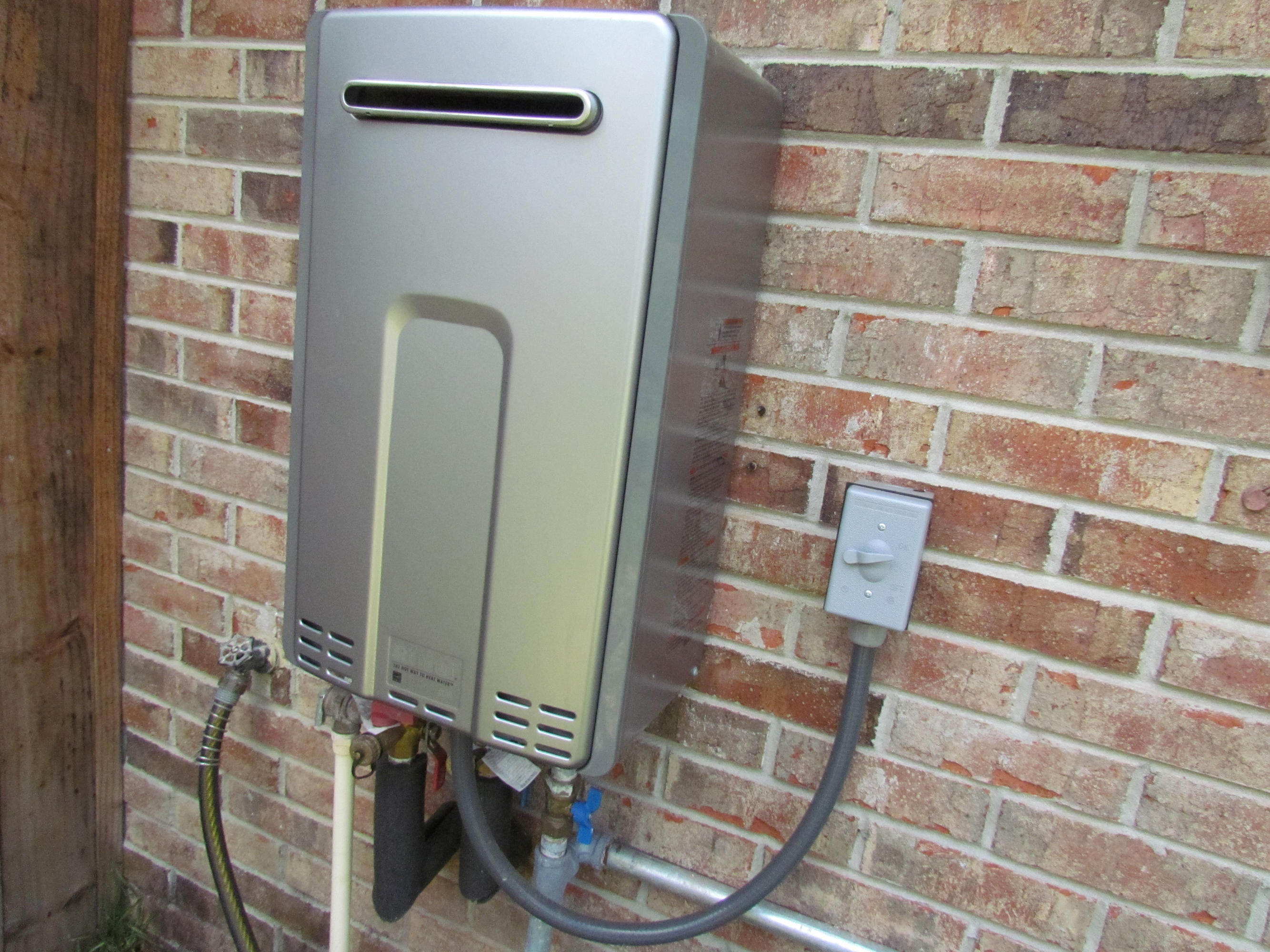 PINEWOOD ESTATES - Residential Lease