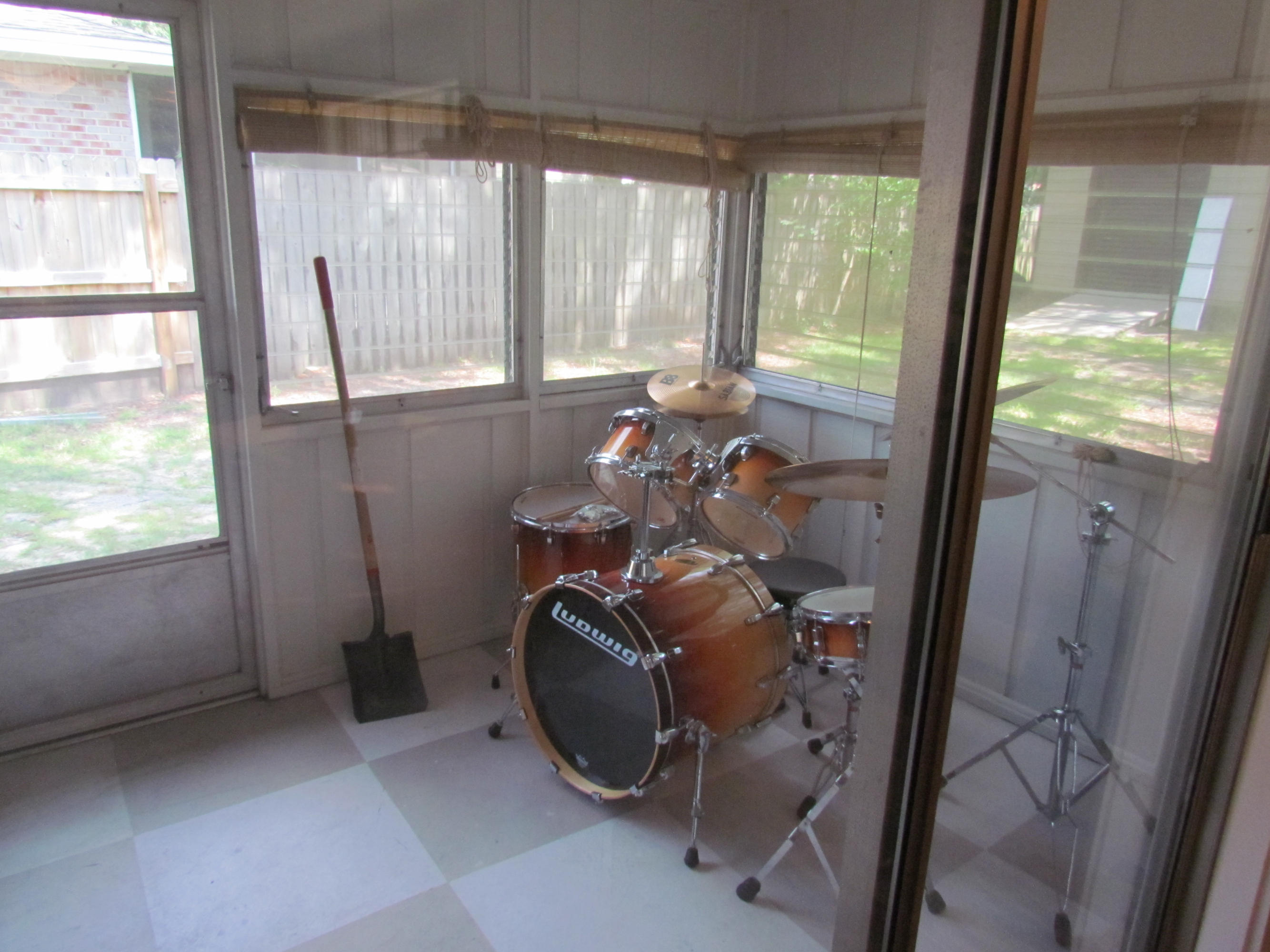 PINEWOOD ESTATES - Residential Lease