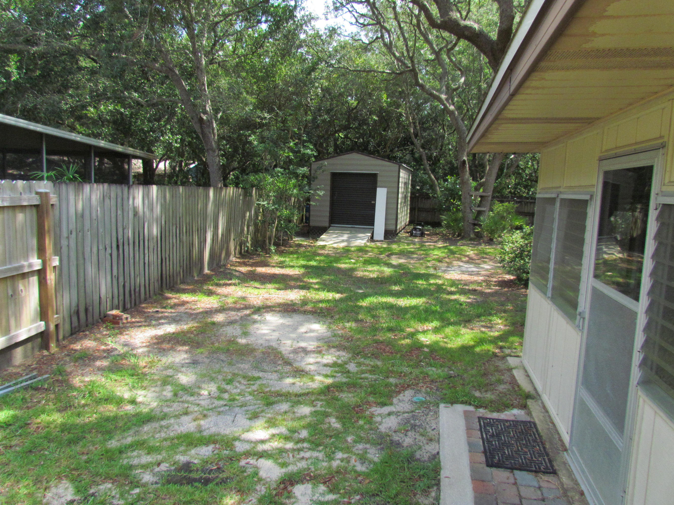 PINEWOOD ESTATES - Residential Lease