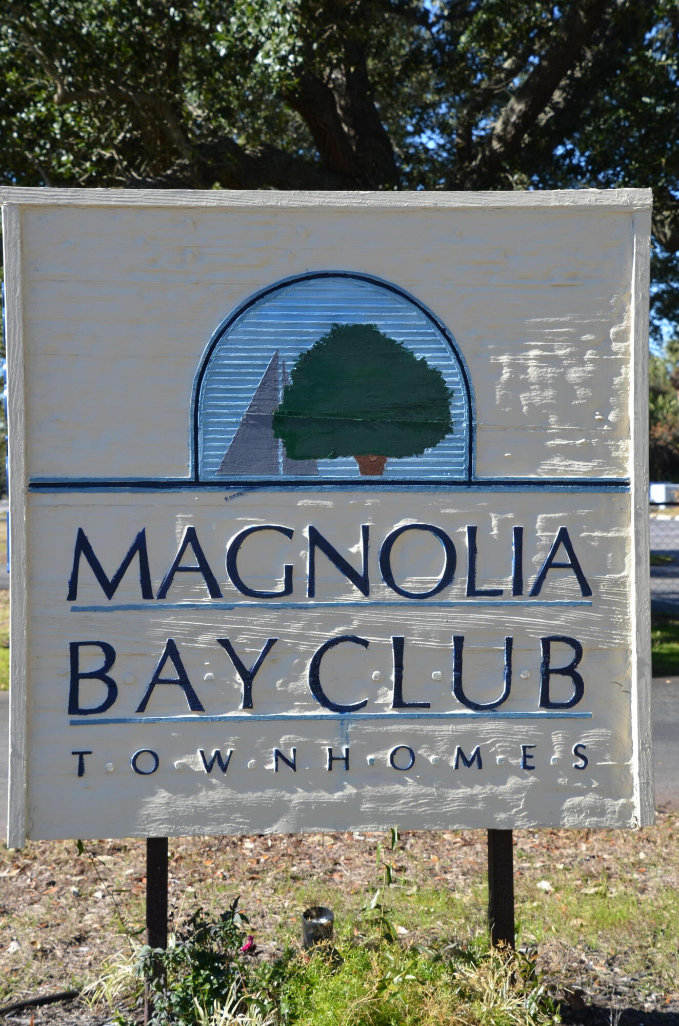MAGNOLIA BAY CLUB - Residential
