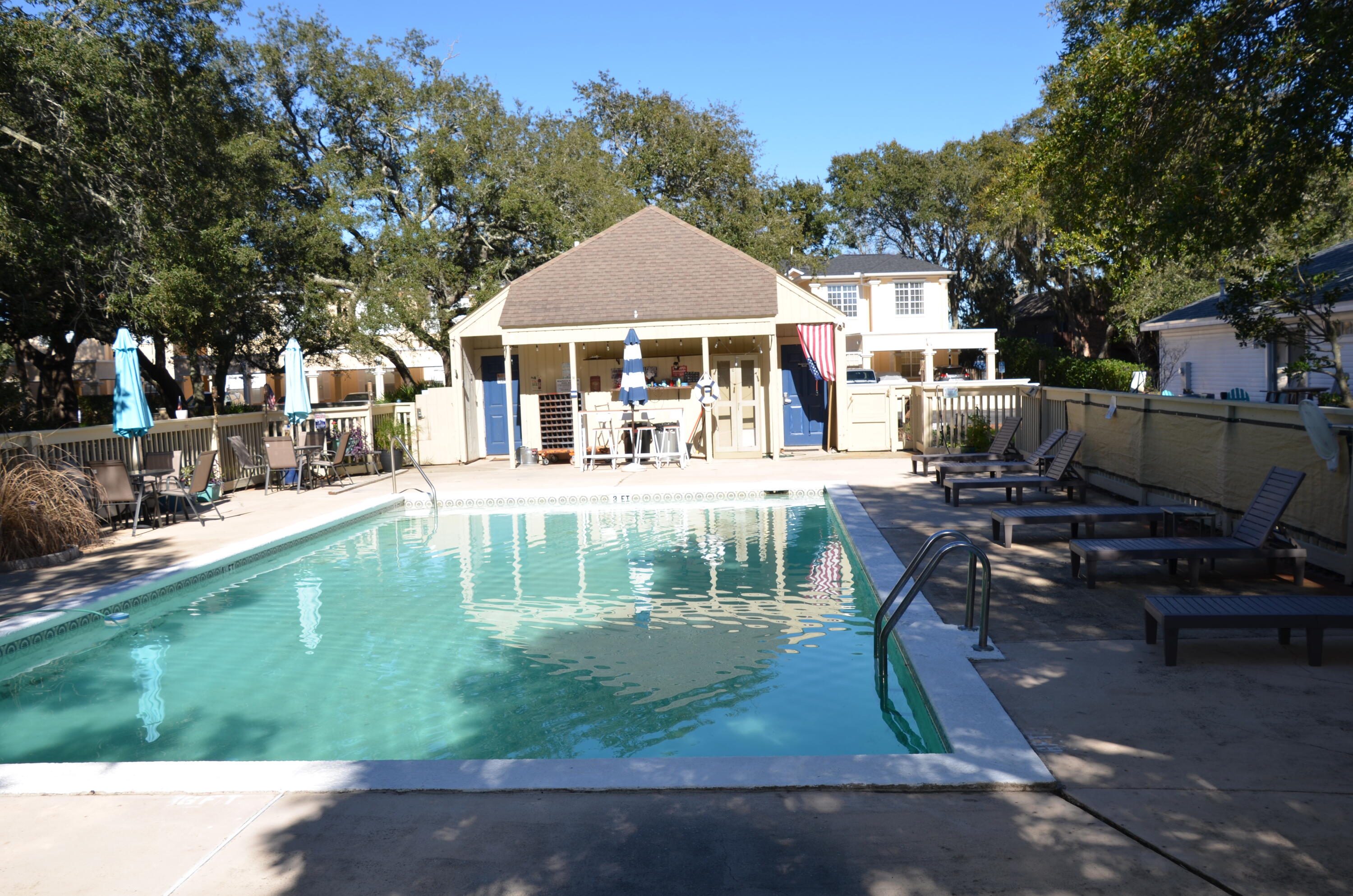 MAGNOLIA BAY CLUB - Residential