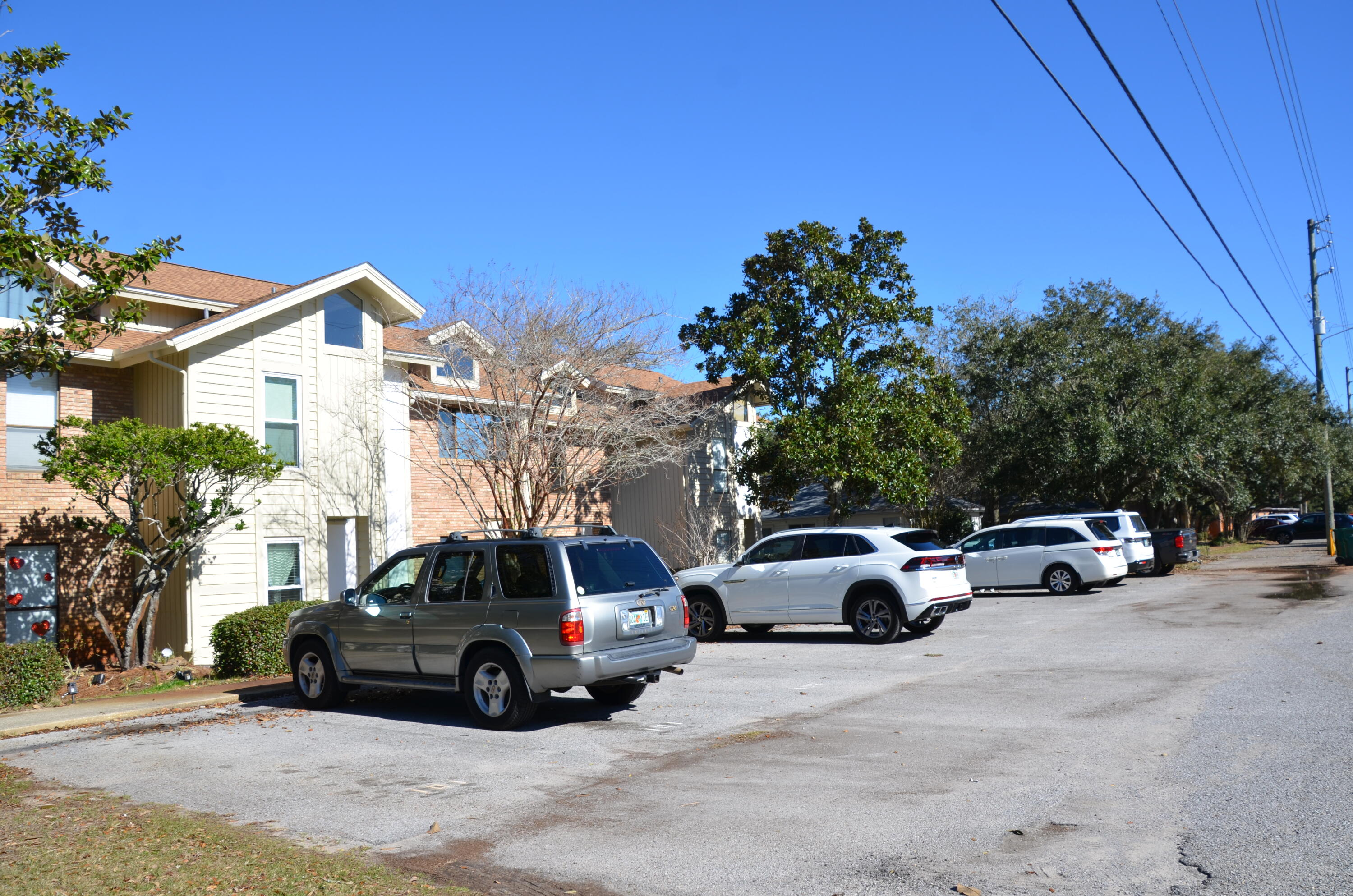 MAGNOLIA BAY CLUB - Residential
