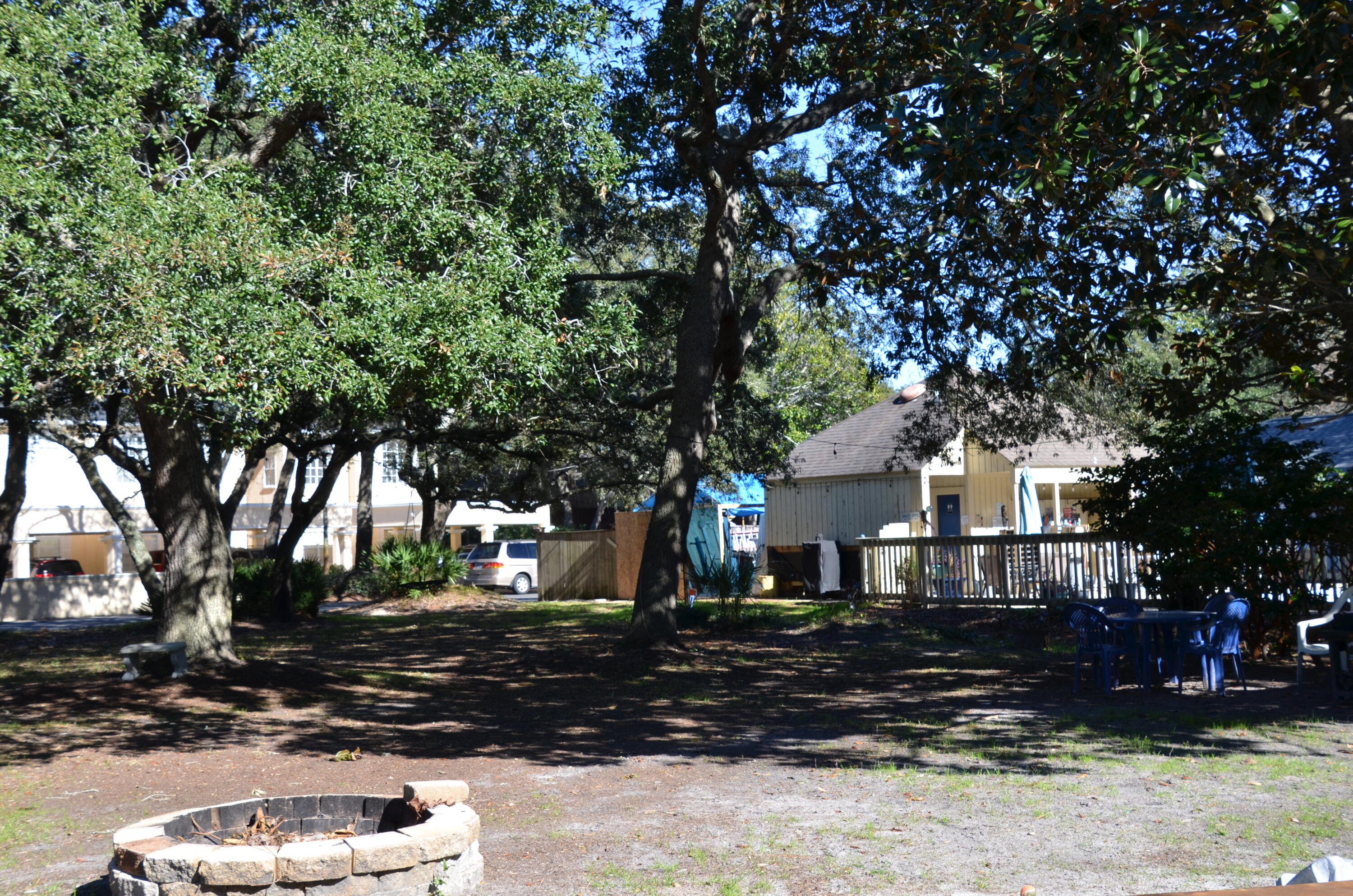 MAGNOLIA BAY CLUB - Residential