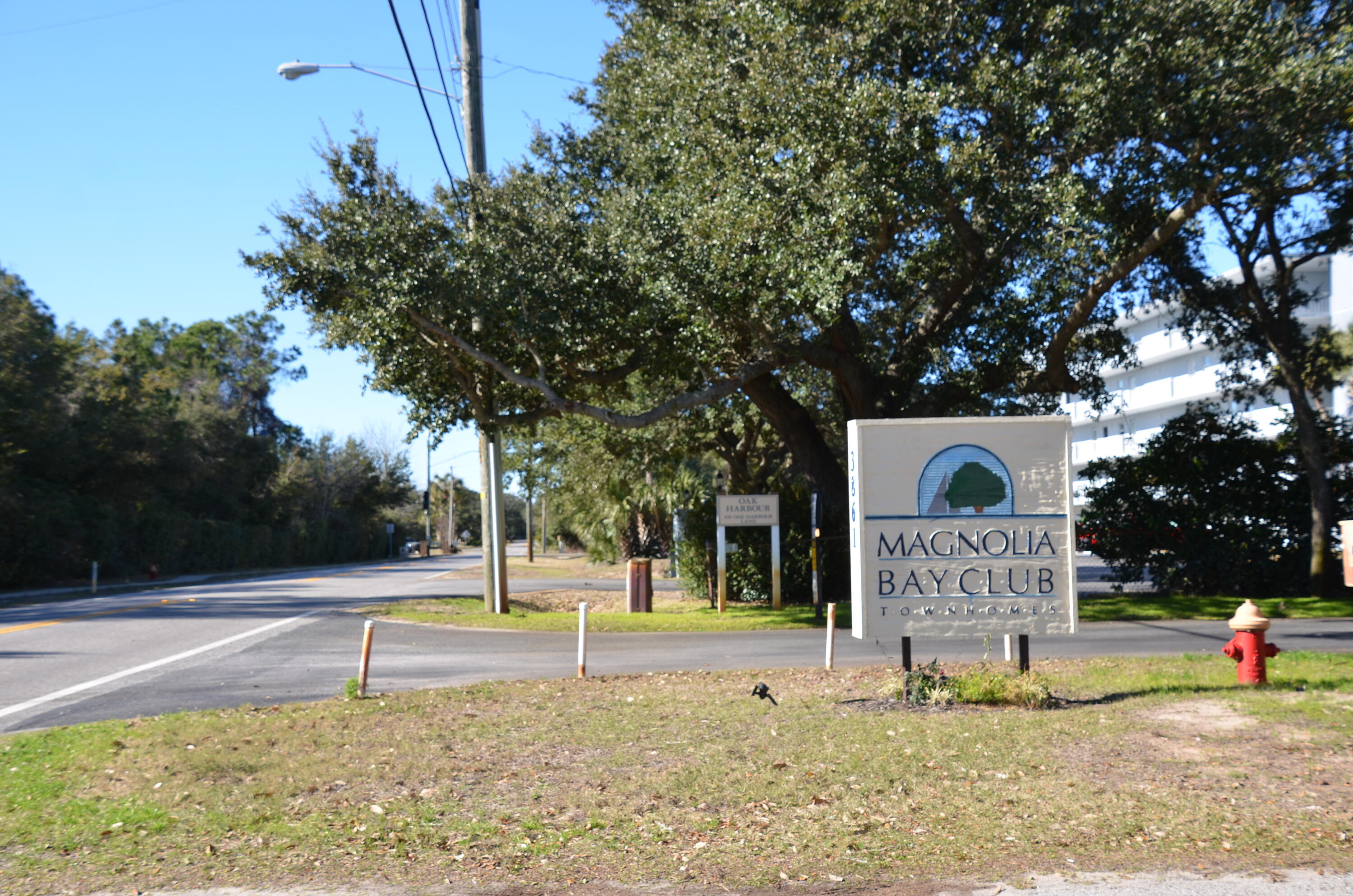 MAGNOLIA BAY CLUB - Residential