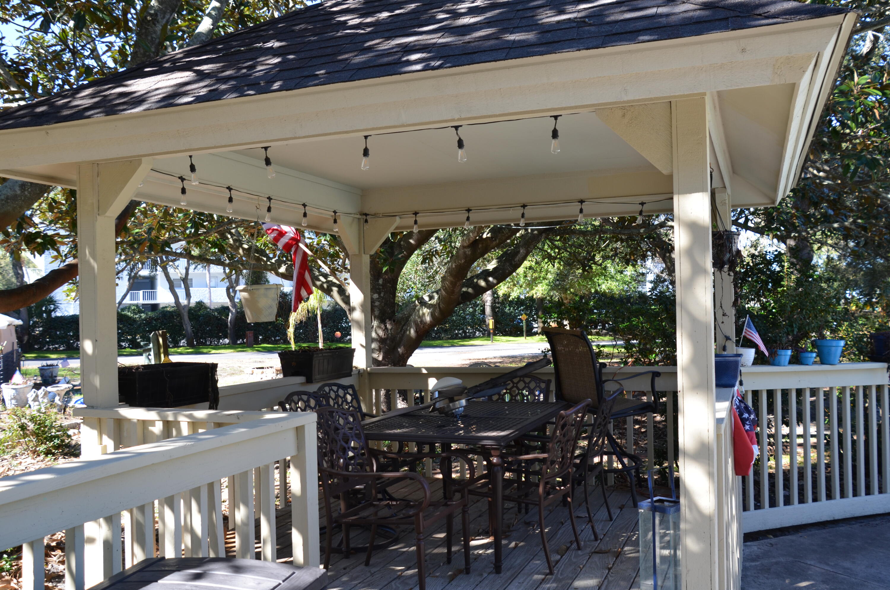 MAGNOLIA BAY CLUB - Residential