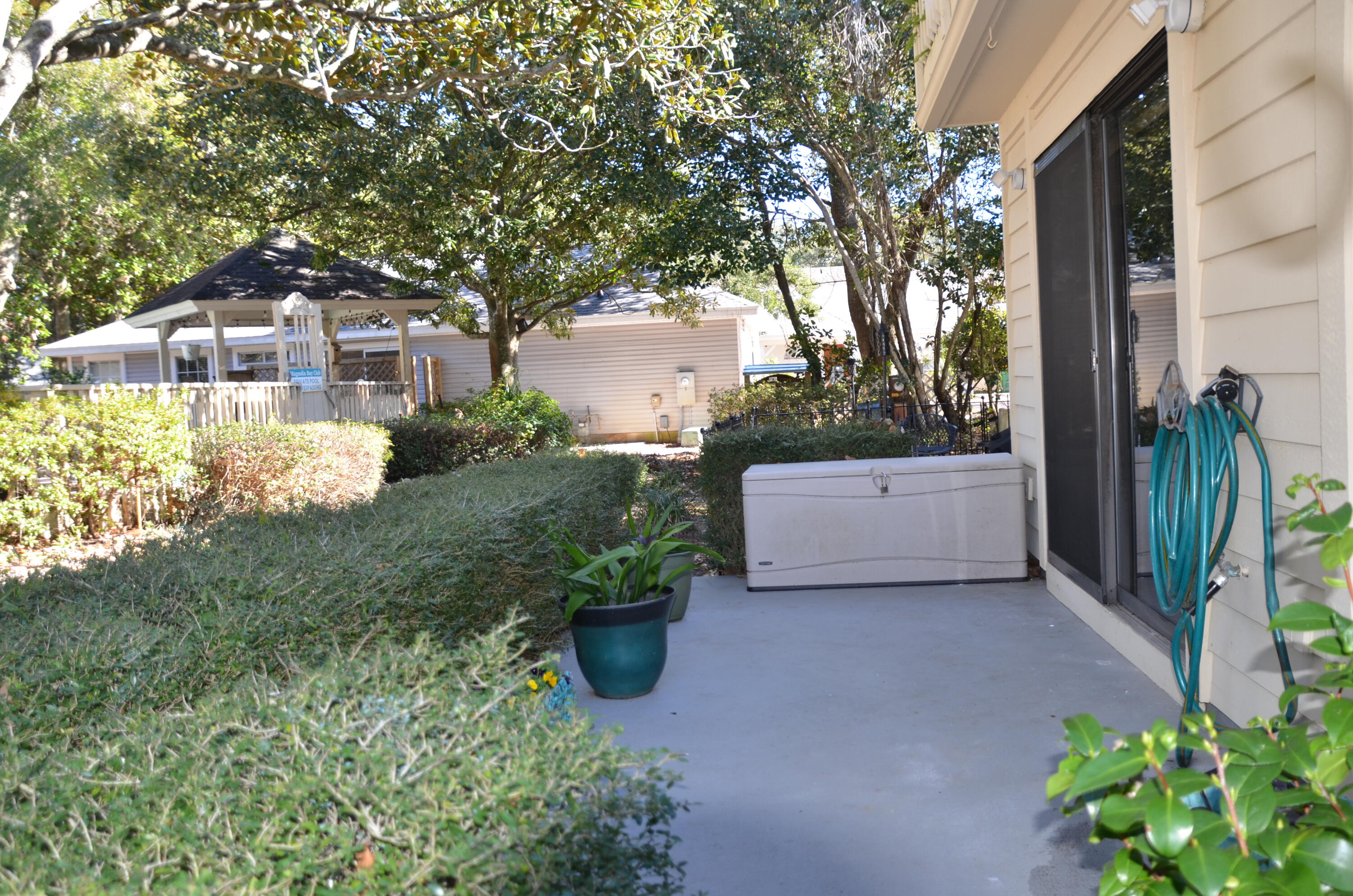 MAGNOLIA BAY CLUB - Residential