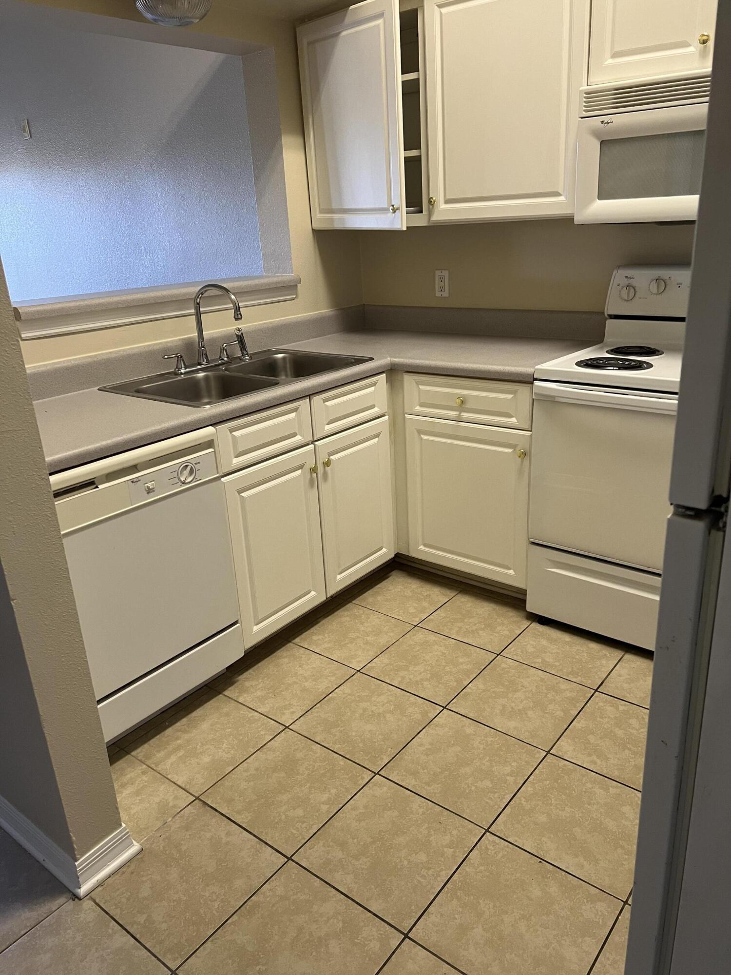 THE FLORIDA CLUB - Residential Lease