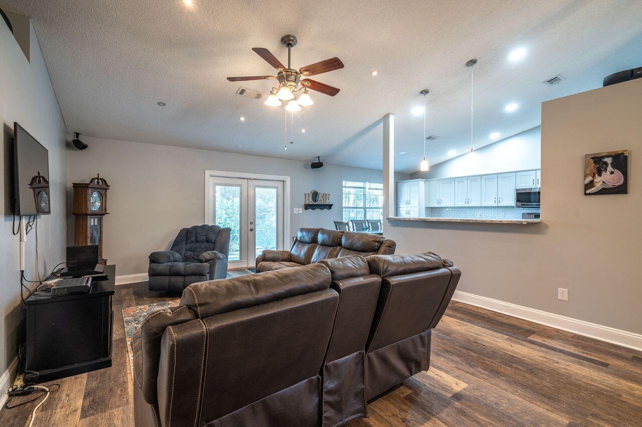 NAVARRE S/D 2ND ADDN - Residential