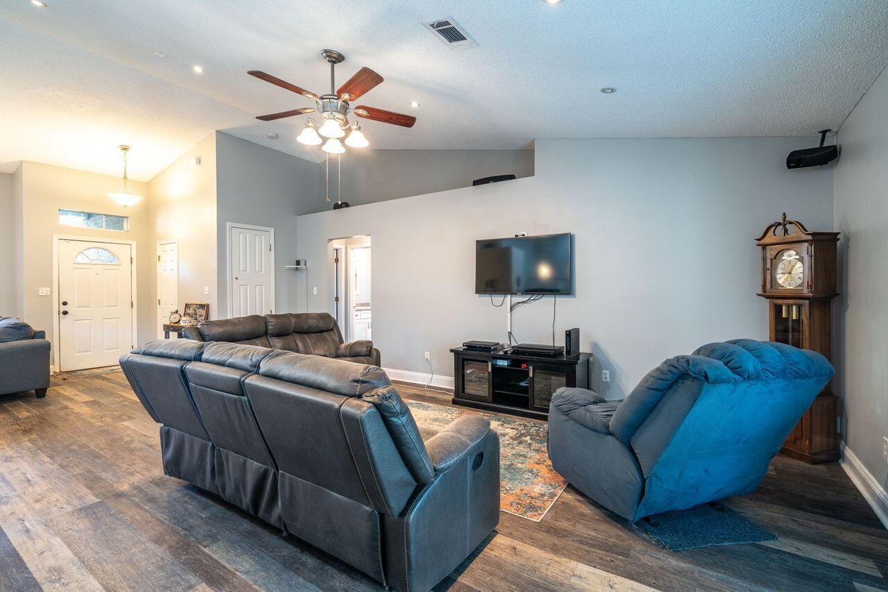 NAVARRE S/D 2ND ADDN - Residential